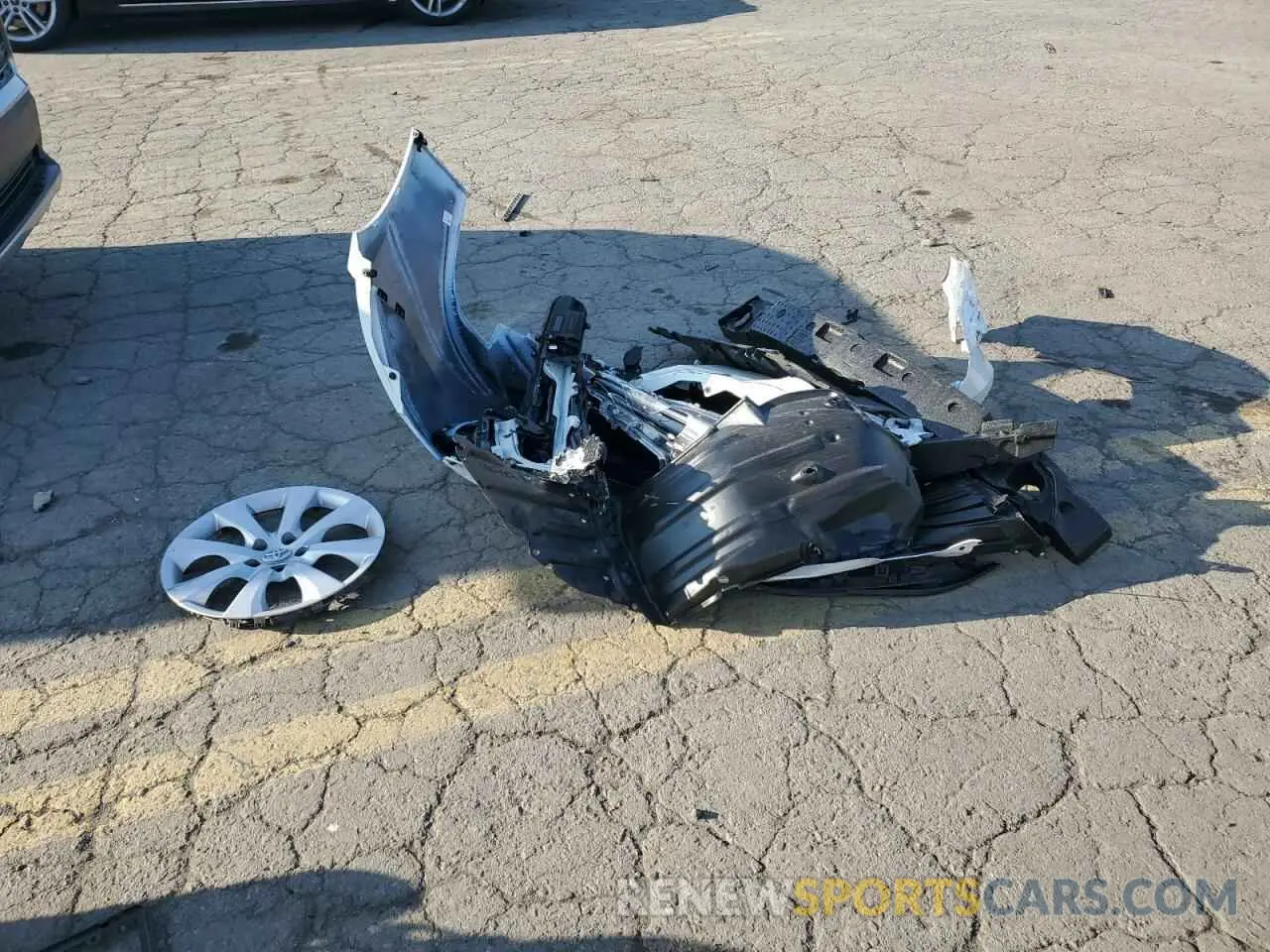 12 Фотография поврежденного автомобиля JTDBDMHE7R3010170 TOYOTA COROLLA 2024