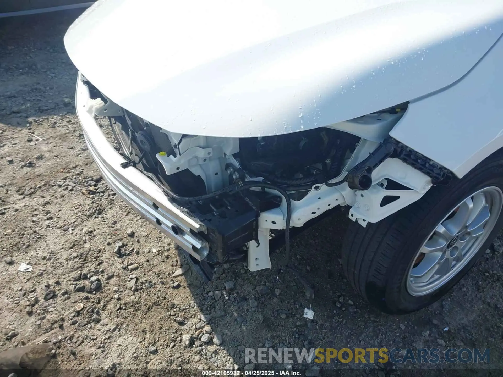 18 Photograph of a damaged car JTND4MBEXR3218573 TOYOTA COROLLA 2024