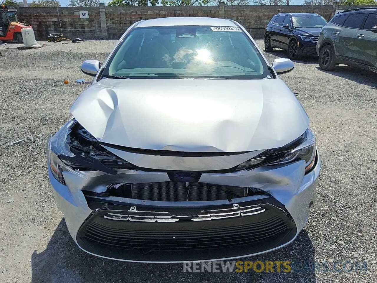 5 Photograph of a damaged car 5YFB4MDE0SP237073 TOYOTA COROLLA 2025