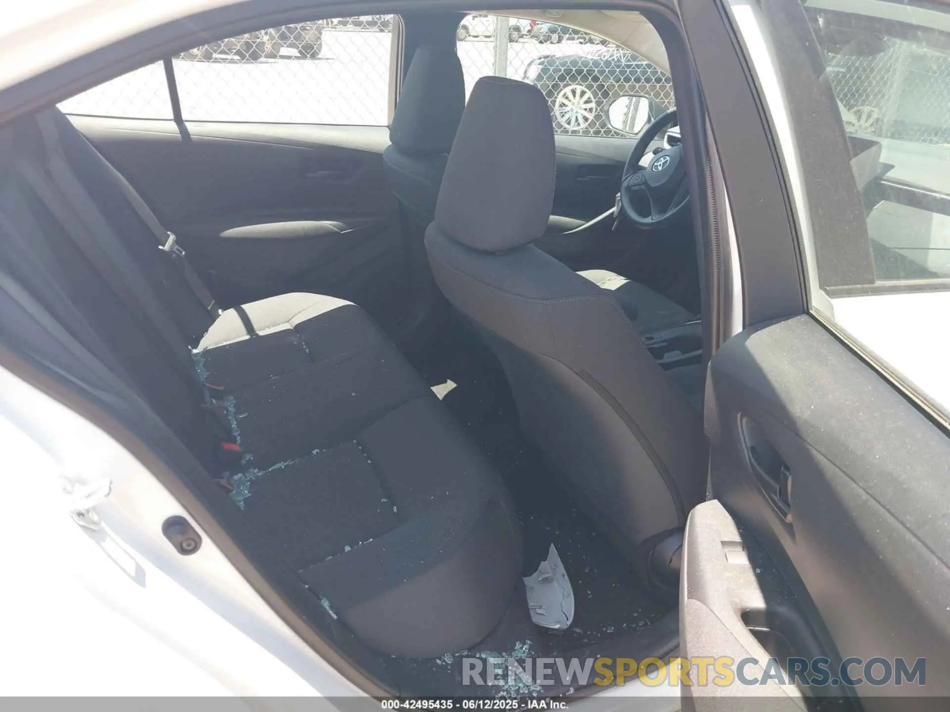 8 Photograph of a damaged car 5YFB4MDE0SP287827 TOYOTA COROLLA 2025