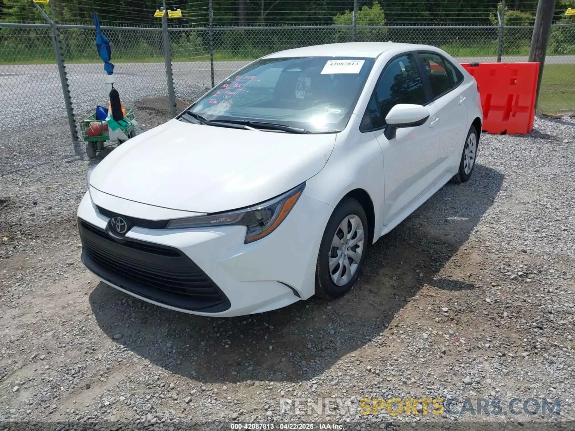 2 Photograph of a damaged car 5YFB4MDE4SP280296 TOYOTA COROLLA 2025
