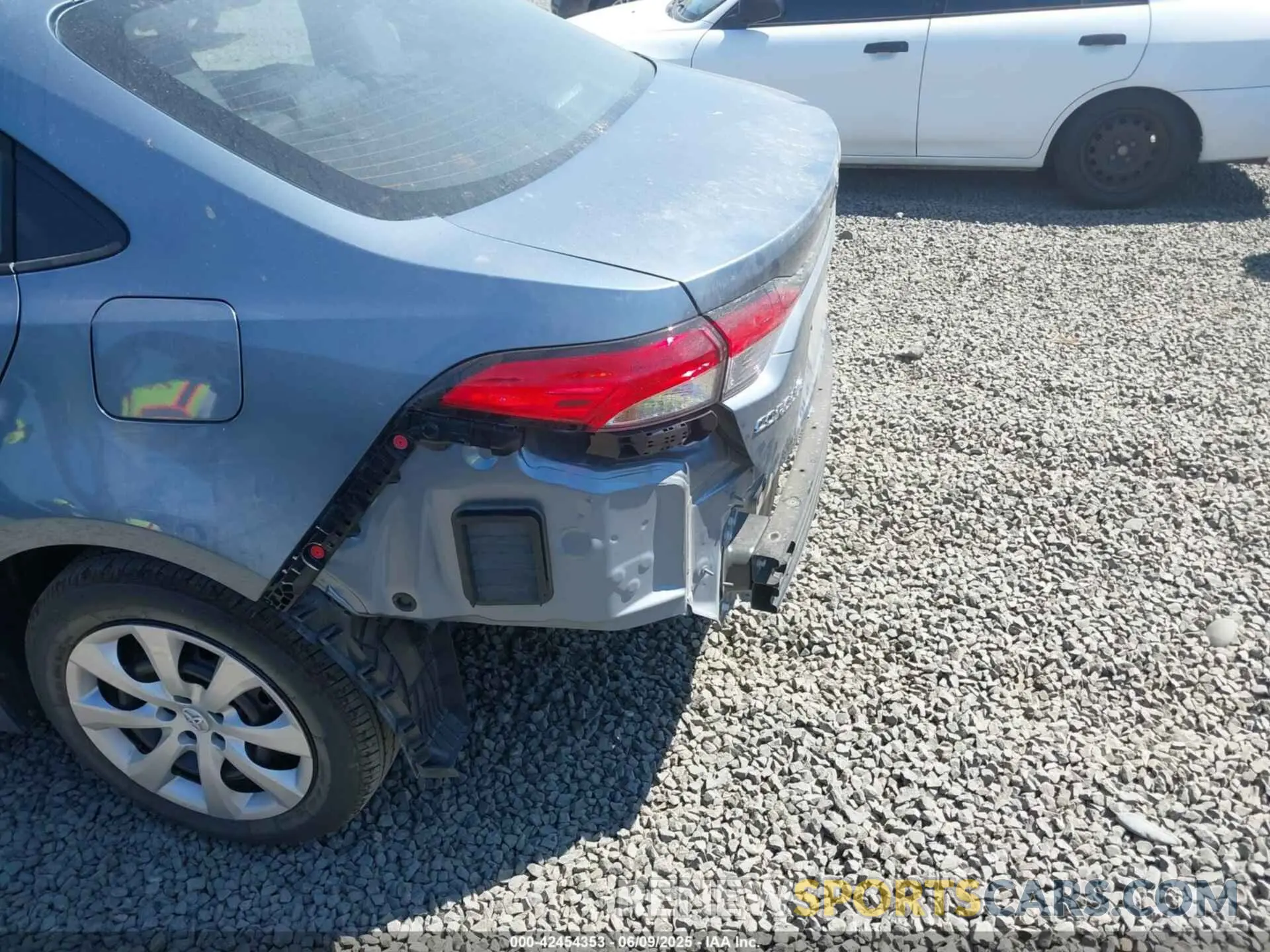19 Photograph of a damaged car 5YFB4MDE4SP295039 TOYOTA COROLLA 2025