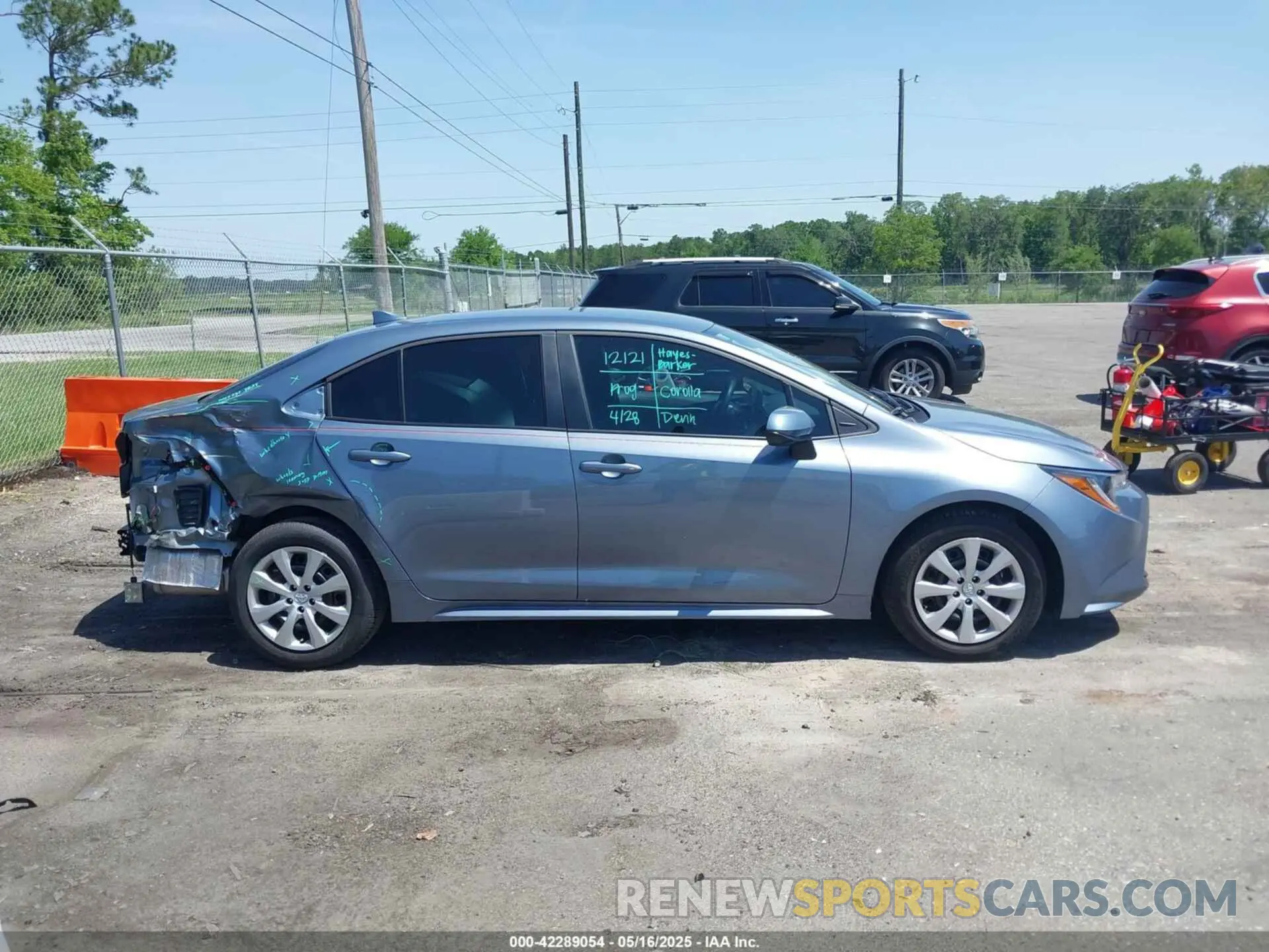 13 Photograph of a damaged car 5YFB4MDE6SP272295 TOYOTA COROLLA 2025
