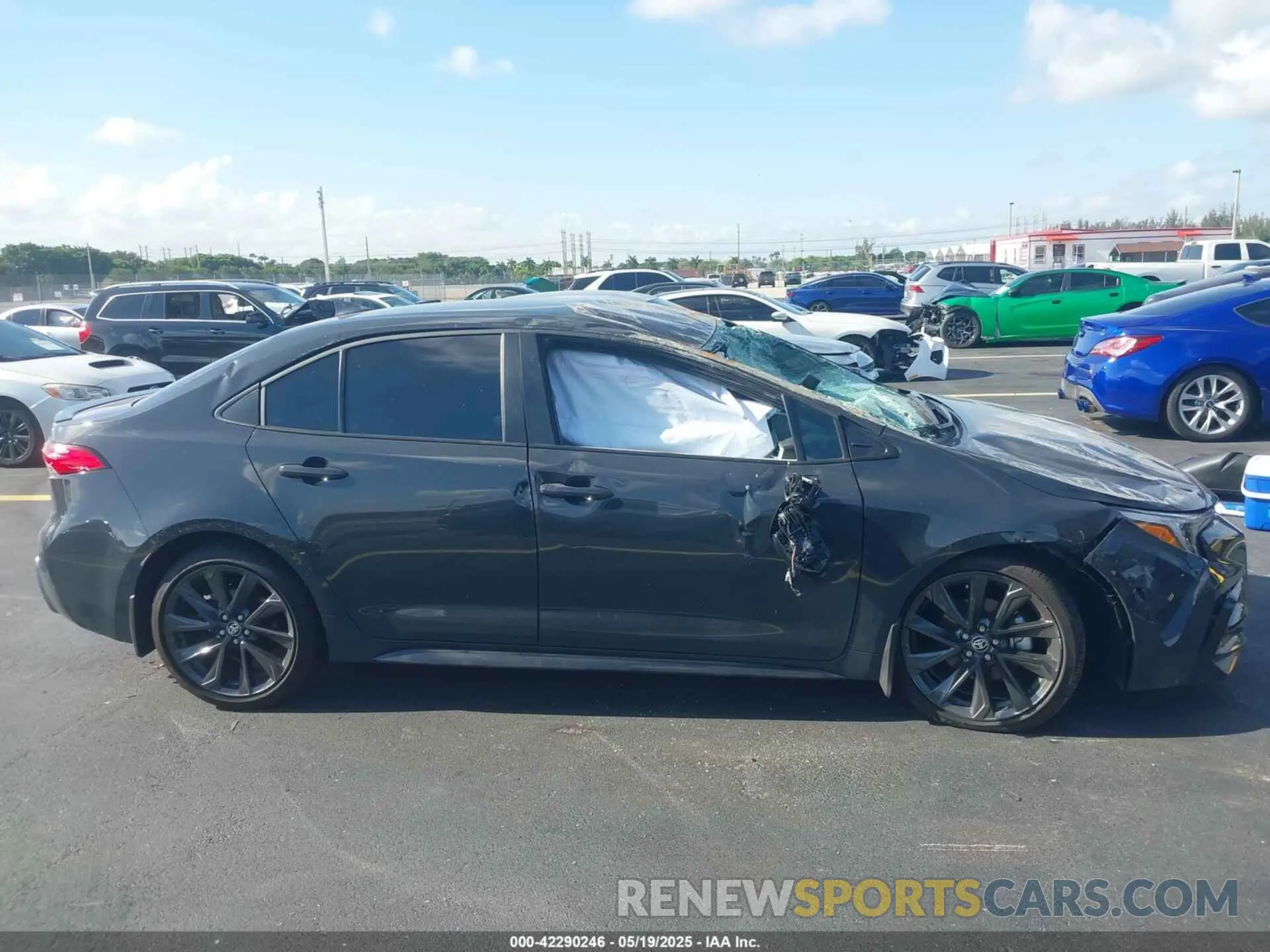14 Photograph of a damaged car 5YFS4MCE1SP222132 TOYOTA COROLLA 2025