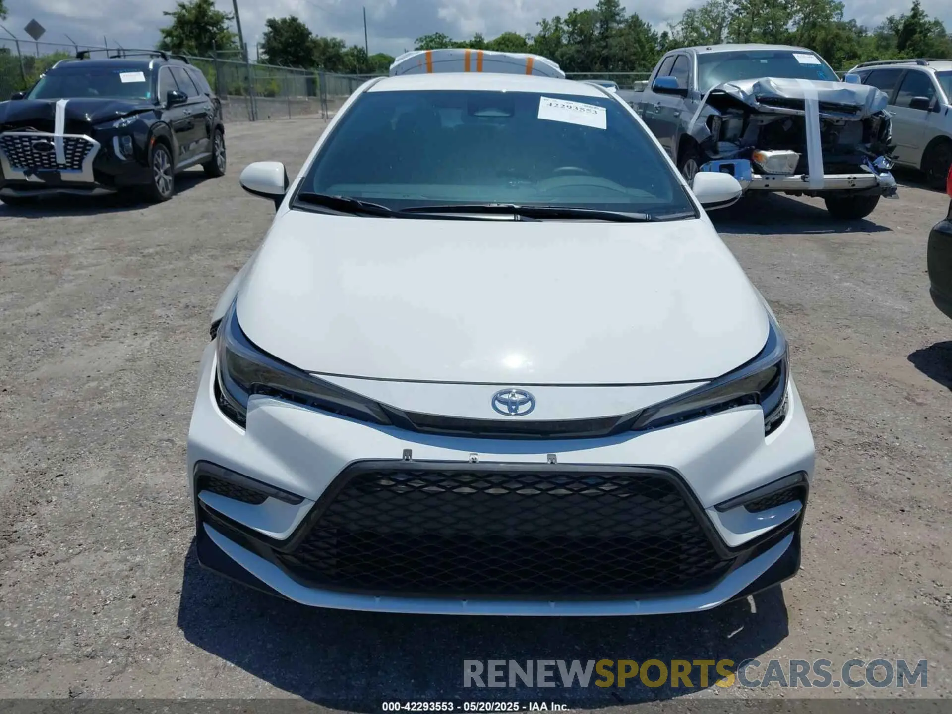 12 Photograph of a damaged car 5YFS4MCE3SP223699 TOYOTA COROLLA 2025