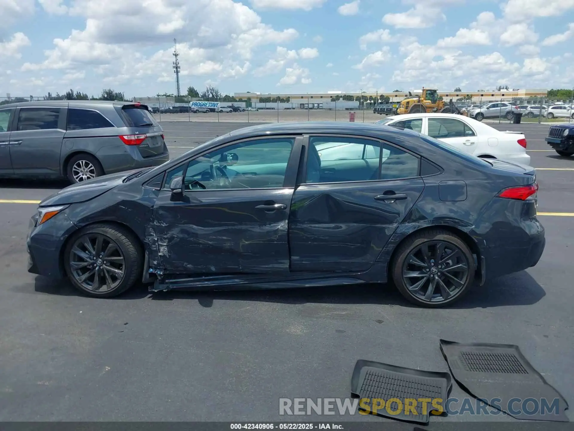 14 Photograph of a damaged car 5YFS4MCE4SP222822 TOYOTA COROLLA 2025
