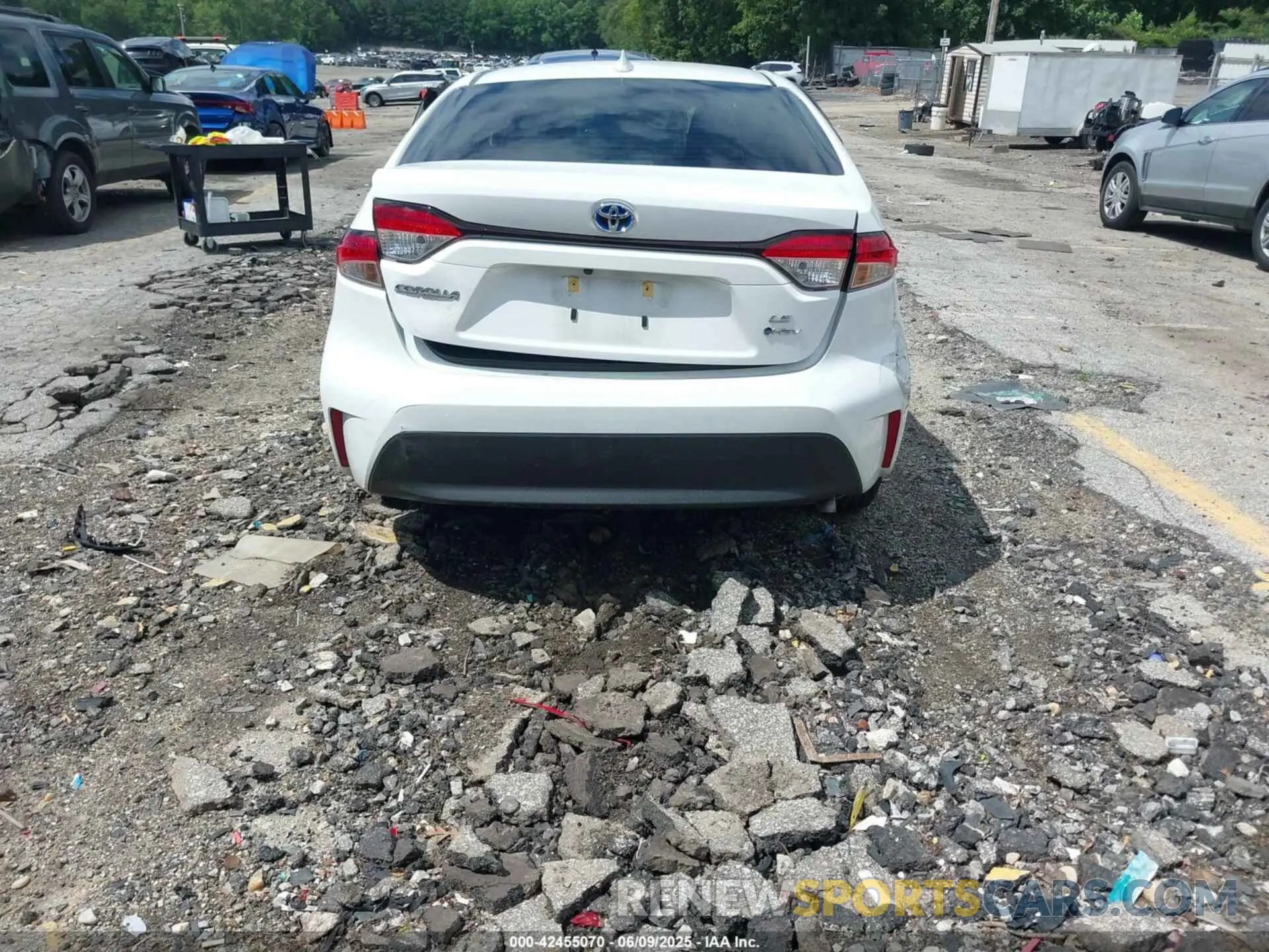 18 Photograph of a damaged car JTDBCMFE5SJ043191 TOYOTA COROLLA 2025