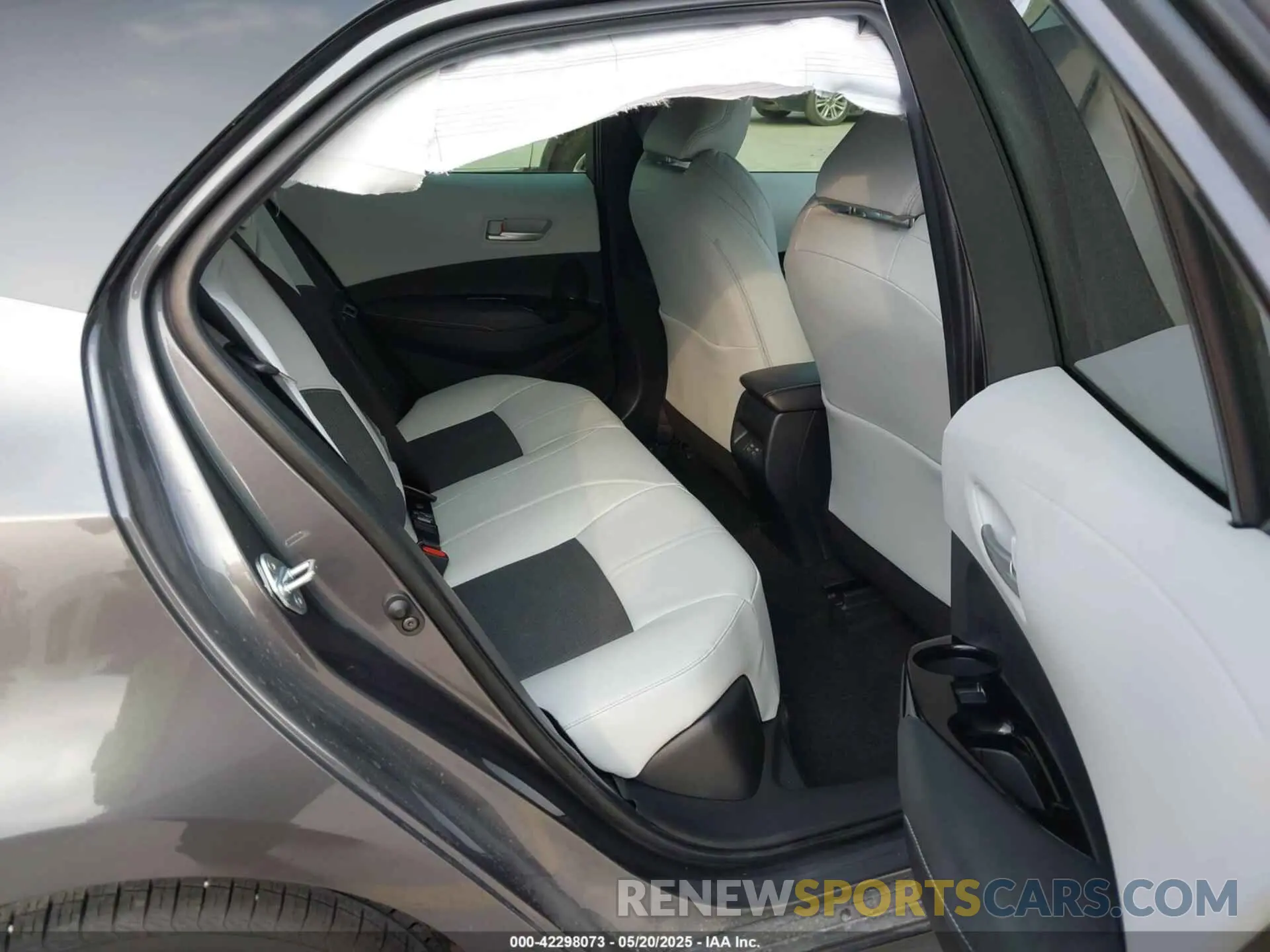 8 Фотография поврежденного автомобиля JTNC4MBE4S3242238 TOYOTA COROLLA 2025