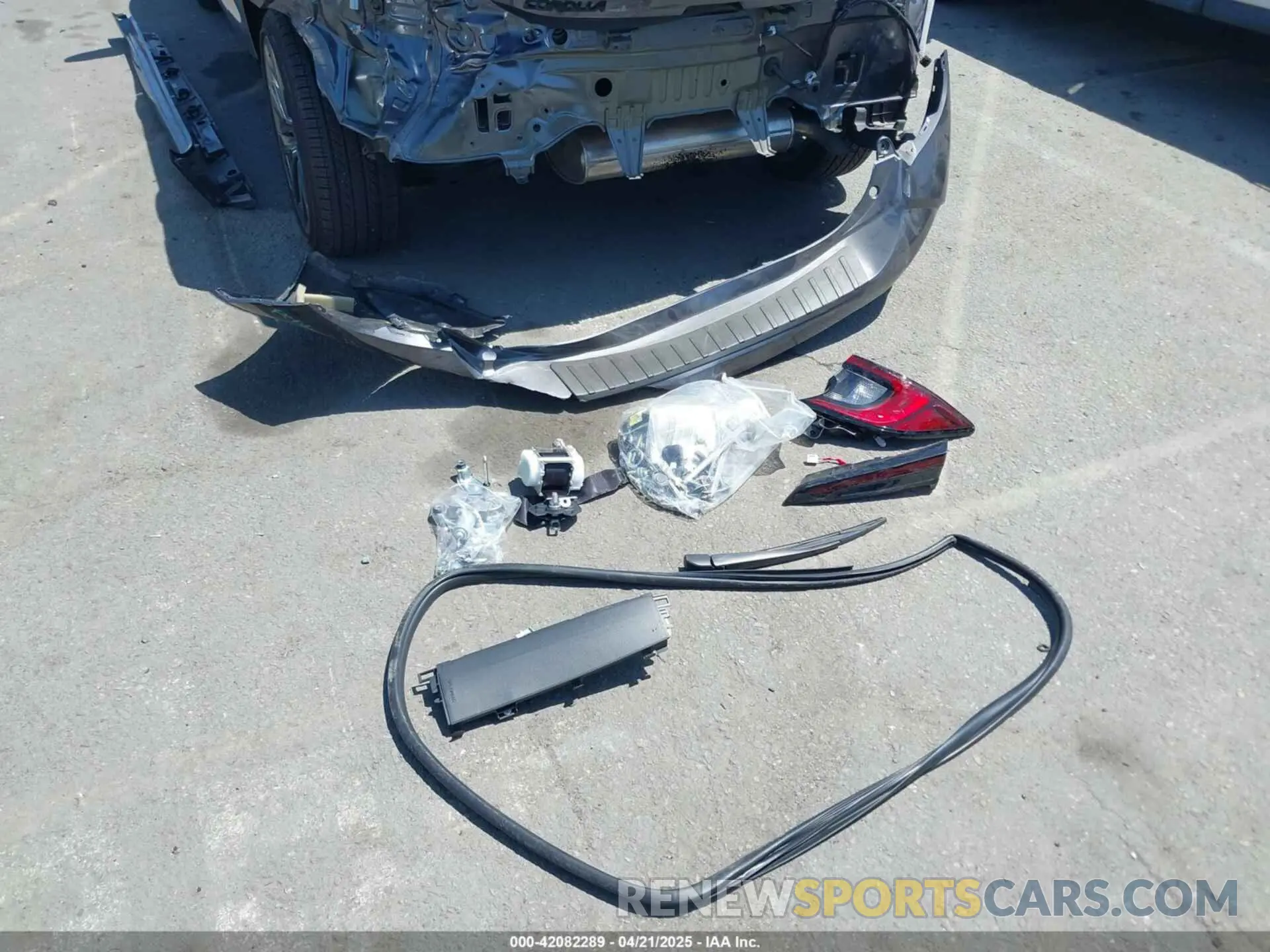 12 Фотография поврежденного автомобиля JTNC4MBE8S3236331 TOYOTA COROLLA 2025