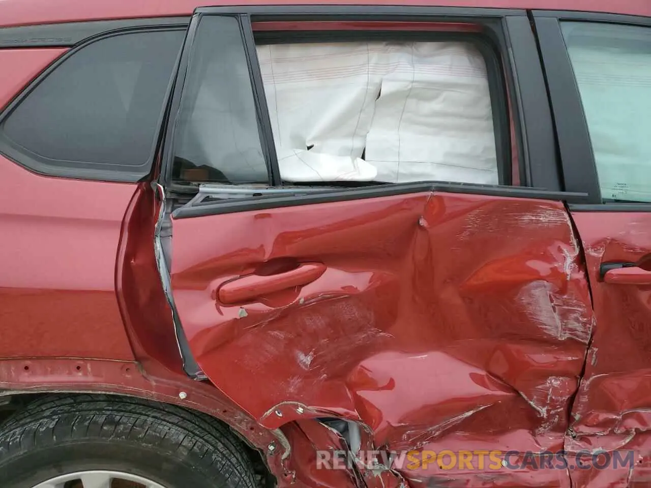 11 Photograph of a damaged car 7MUCAAAG3NV008244 TOYOTA COROLLA CR 2022