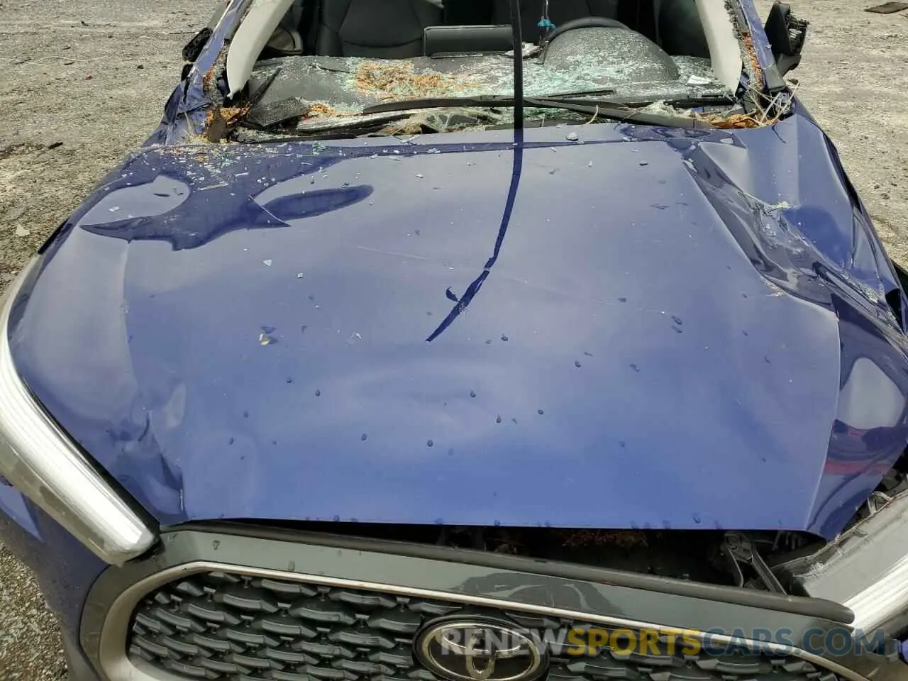 11 Photograph of a damaged car 7MUEAAAG2NV012021 TOYOTA COROLLA CR 2022