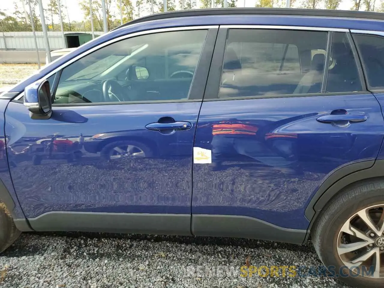 13 Photograph of a damaged car 7MUEAAAG3NV022346 TOYOTA COROLLA CR 2022