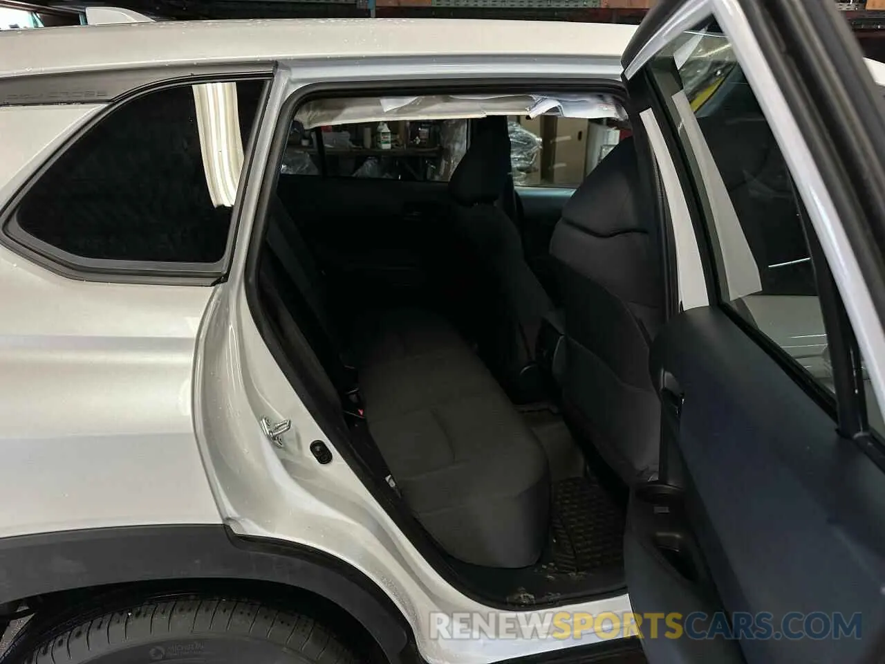 6 Фотография поврежденного автомобиля 7MUCAABG2RV113992 TOYOTA COROLLA CR 2024