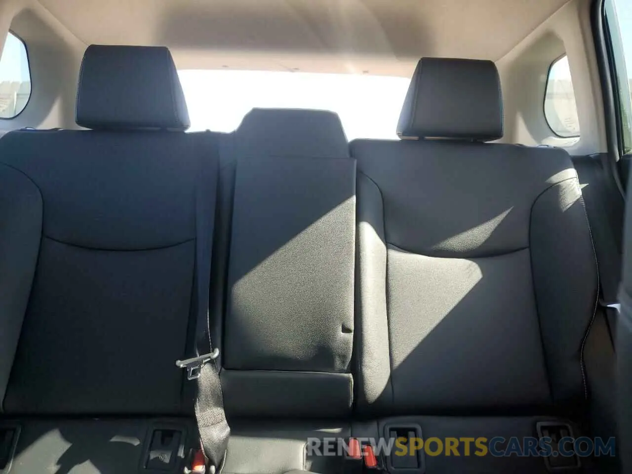 10 Фотография поврежденного автомобиля 7MUDAABG1RV092590 TOYOTA COROLLA CR 2024