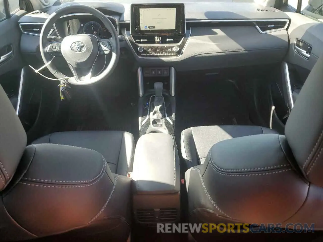 8 Фотография поврежденного автомобиля 7MUDAABG1RV092590 TOYOTA COROLLA CR 2024