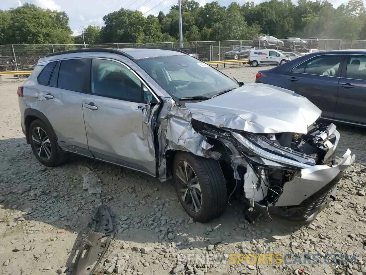 4 Photograph of a damaged car 7MUFBABG1RV037479 TOYOTA COROLLA CR 2024