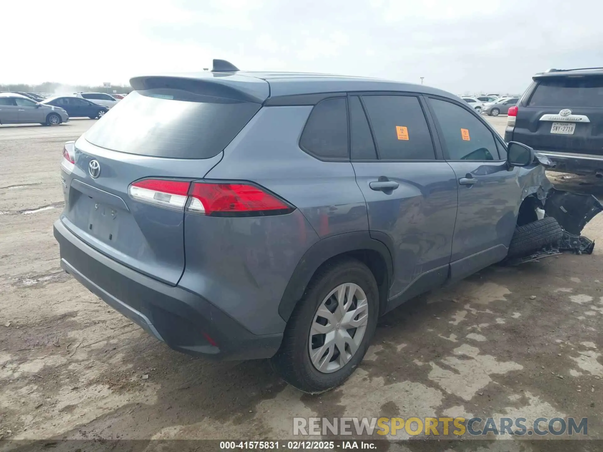 4 Фотография поврежденного автомобиля 7MUAAAAG2NV014916 TOYOTA COROLLA CROSS 2022