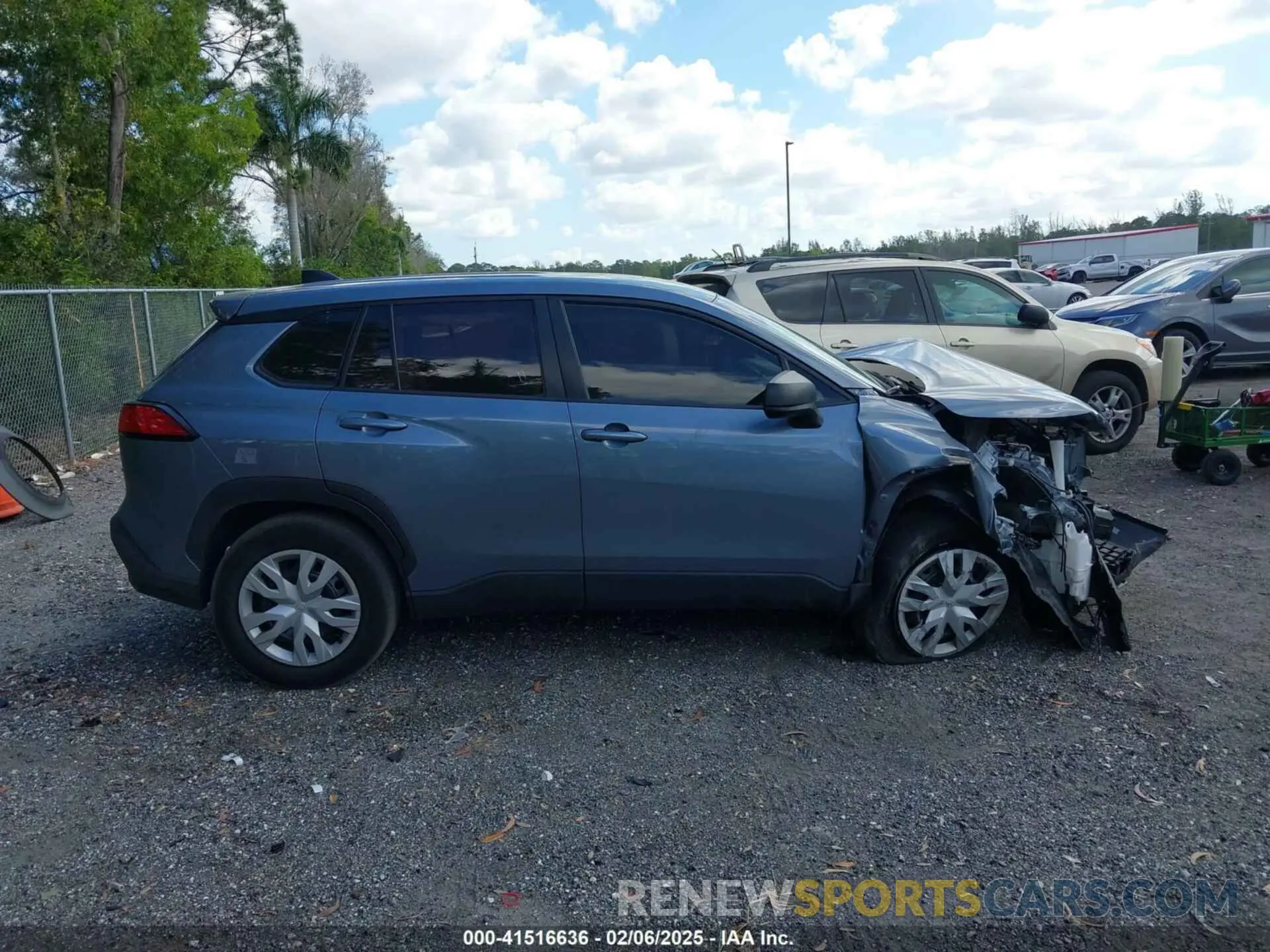 13 Photograph of a damaged car 7MUAAAAG4NV023780 TOYOTA COROLLA CROSS 2022