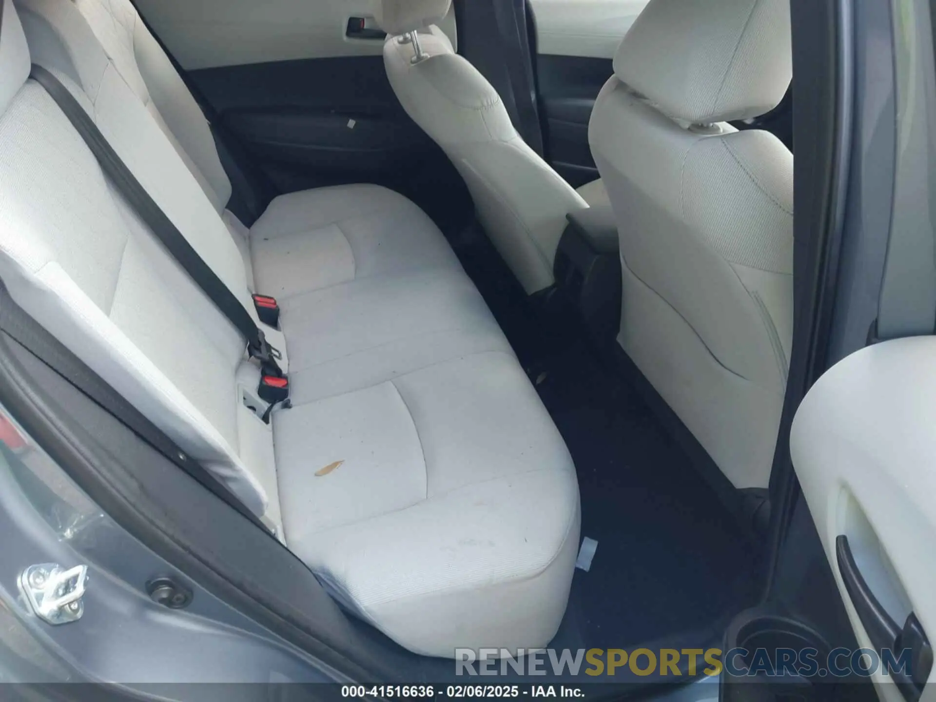 8 Photograph of a damaged car 7MUAAAAG4NV023780 TOYOTA COROLLA CROSS 2022
