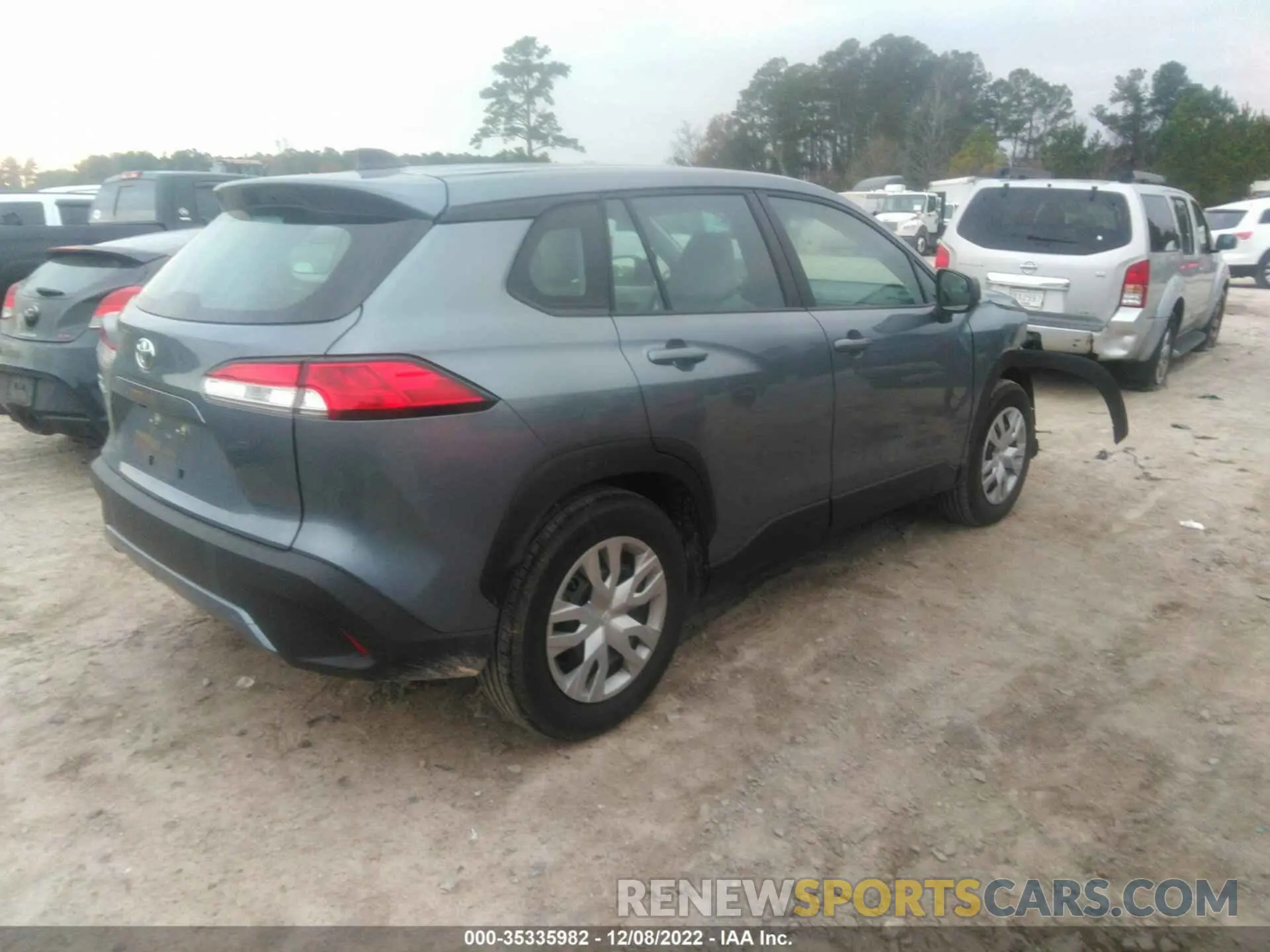 4 Photograph of a damaged car 7MUAAAAG5NV025635 TOYOTA COROLLA CROSS 2022