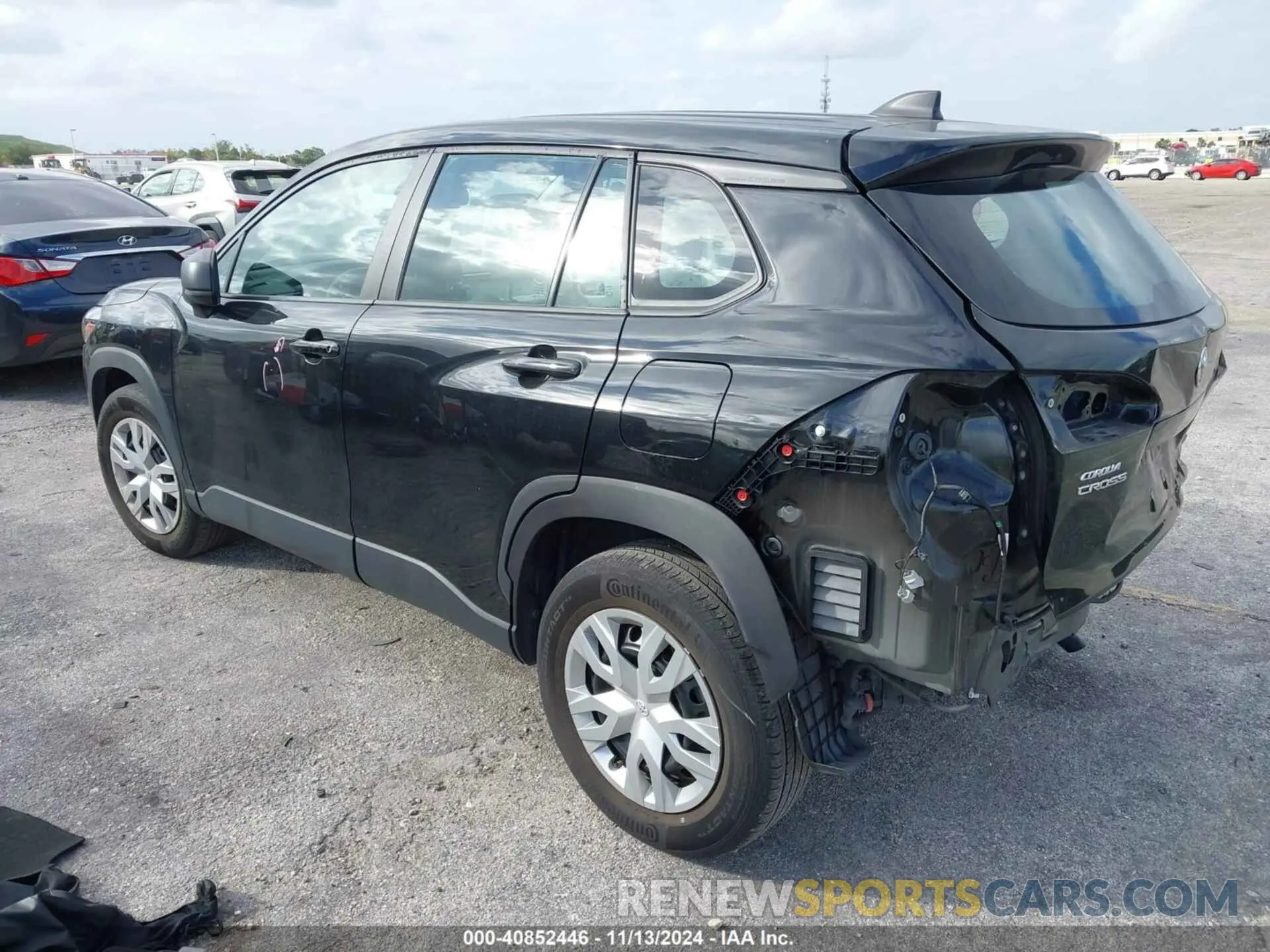 3 Photograph of a damaged car 7MUAAAAG5NV027269 TOYOTA COROLLA CROSS 2022