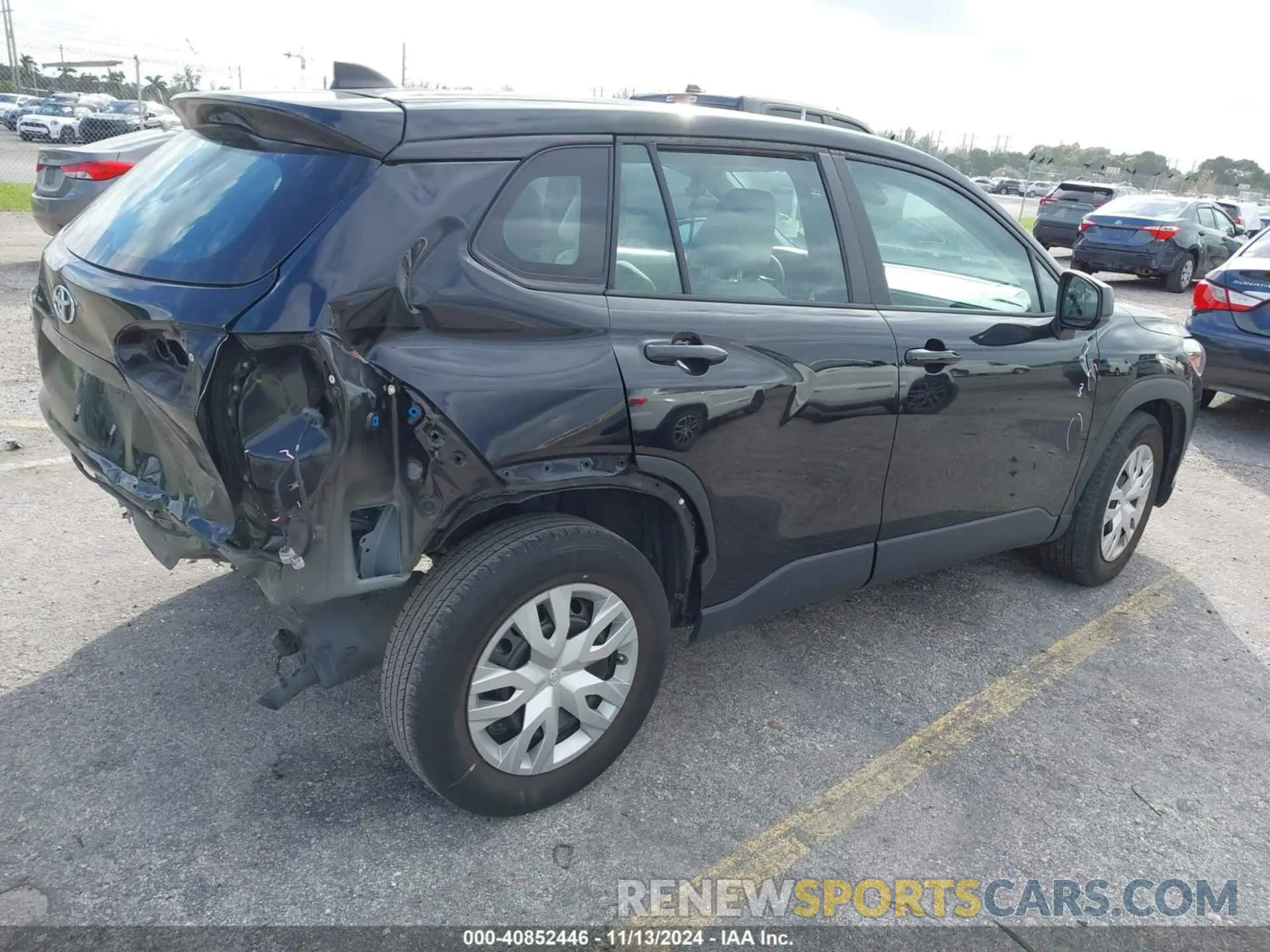 4 Photograph of a damaged car 7MUAAAAG5NV027269 TOYOTA COROLLA CROSS 2022