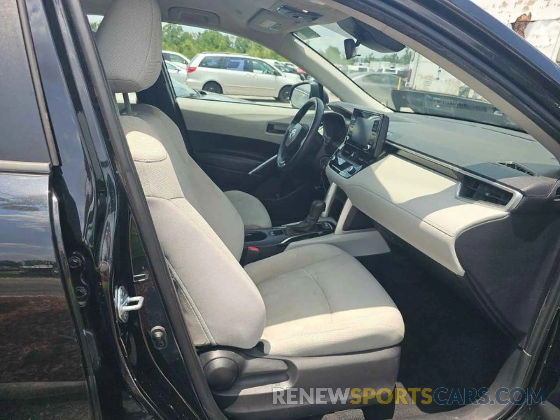 16 Photograph of a damaged car 7MUAAAAG6NV017589 TOYOTA COROLLA CROSS 2022