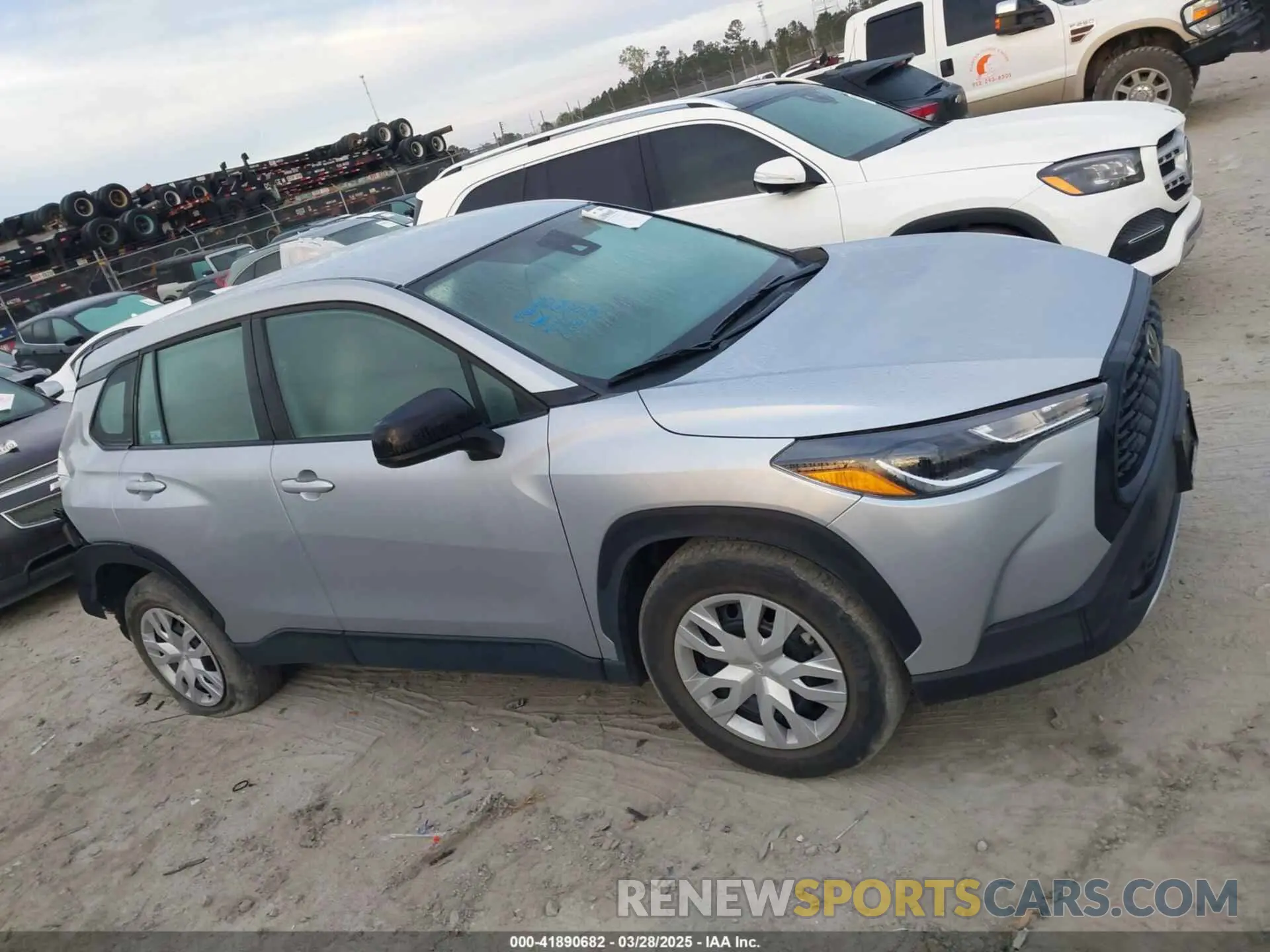 14 Photograph of a damaged car 7MUAAABG4NV002202 TOYOTA COROLLA CROSS 2022
