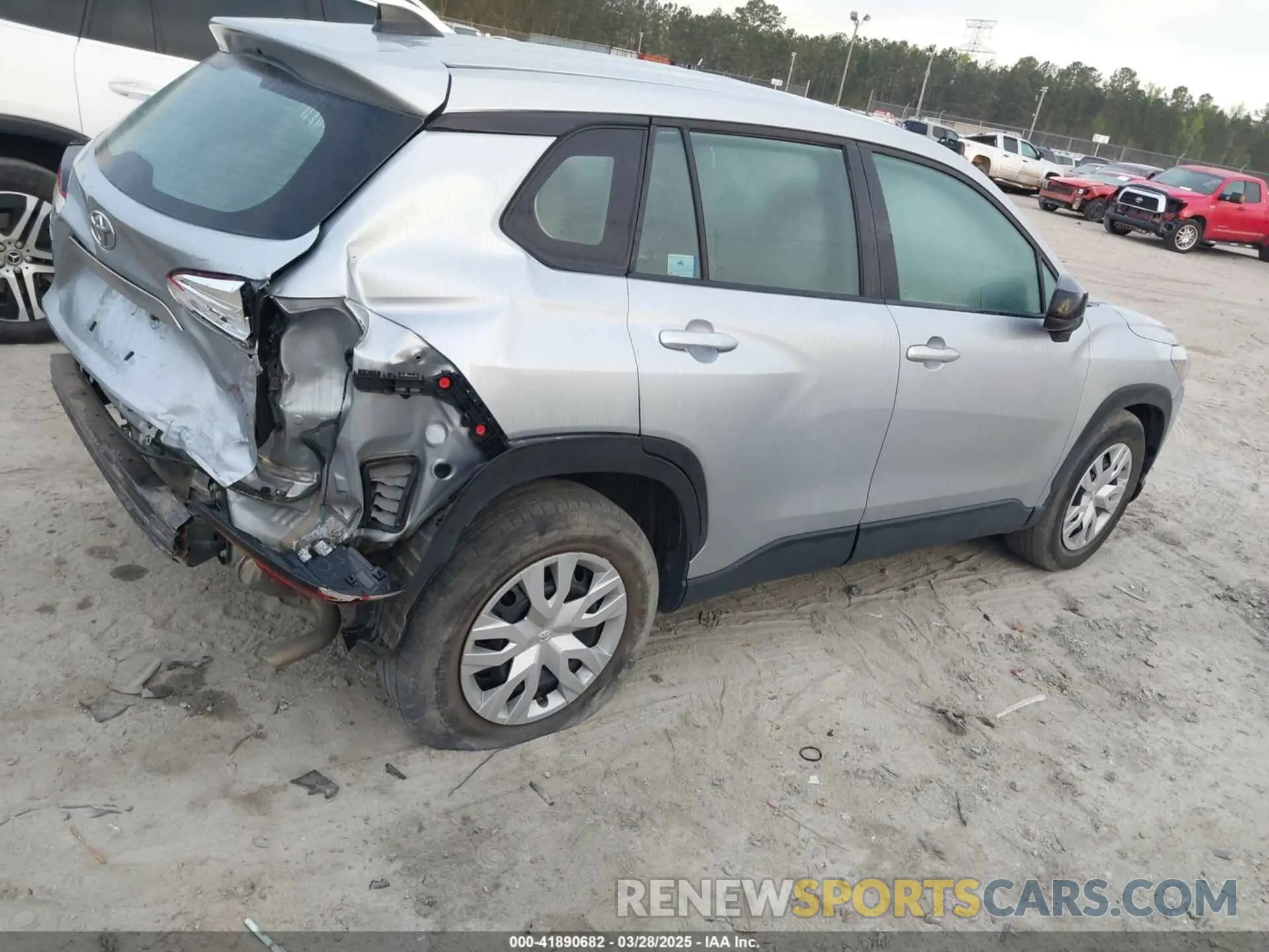 4 Photograph of a damaged car 7MUAAABG4NV002202 TOYOTA COROLLA CROSS 2022
