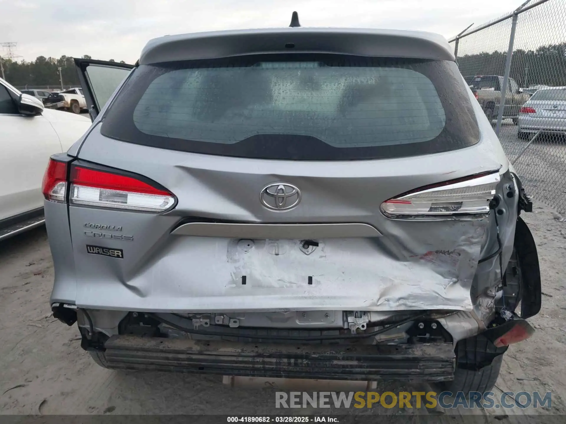 6 Photograph of a damaged car 7MUAAABG4NV002202 TOYOTA COROLLA CROSS 2022