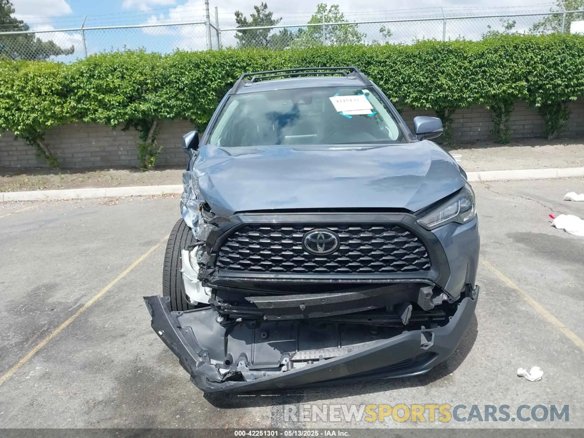 13 Photograph of a damaged car 7MUBAAAG1NV004852 TOYOTA COROLLA CROSS 2022