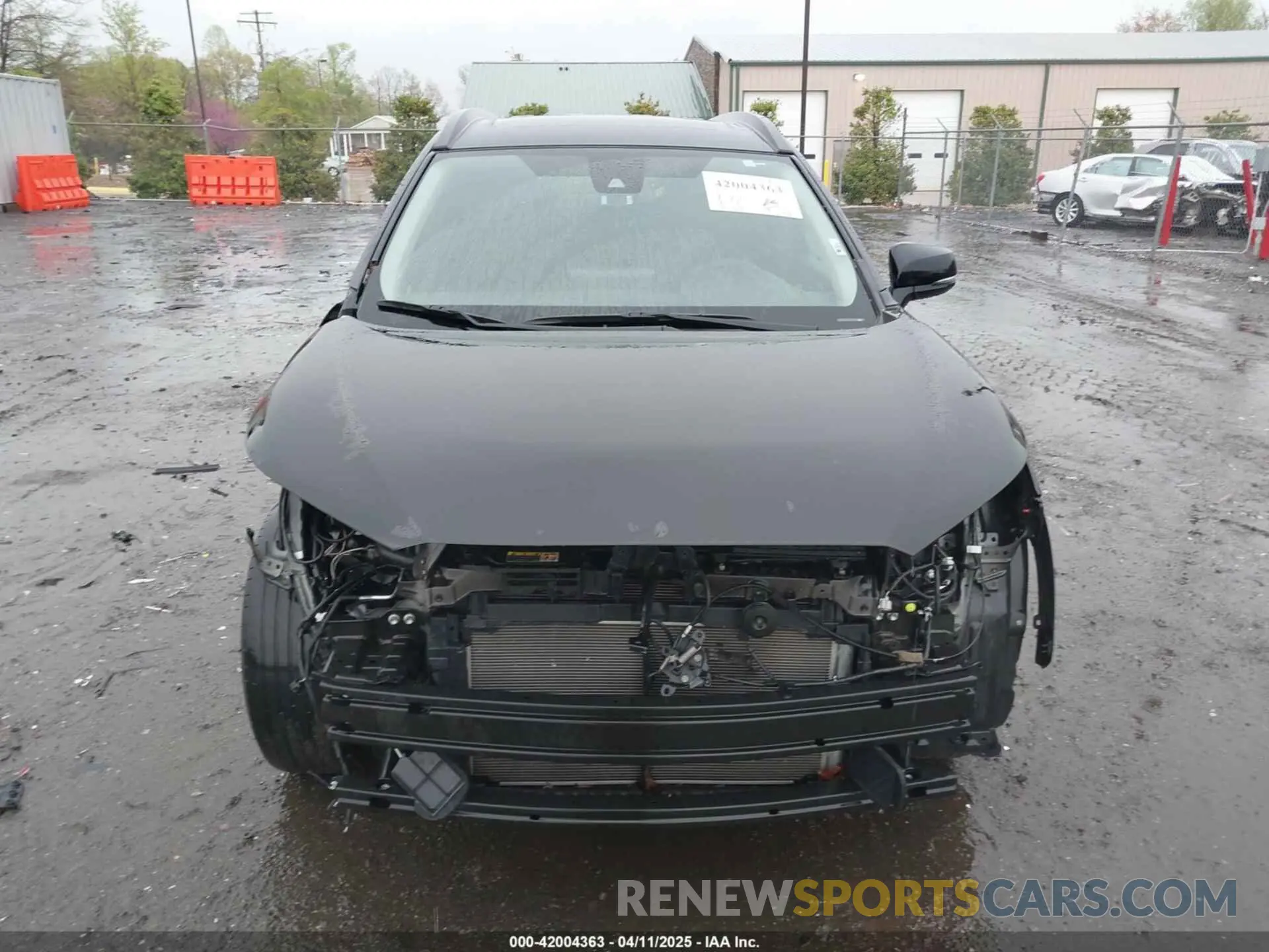 13 Photograph of a damaged car 7MUBAABG1NV024095 TOYOTA COROLLA CROSS 2022