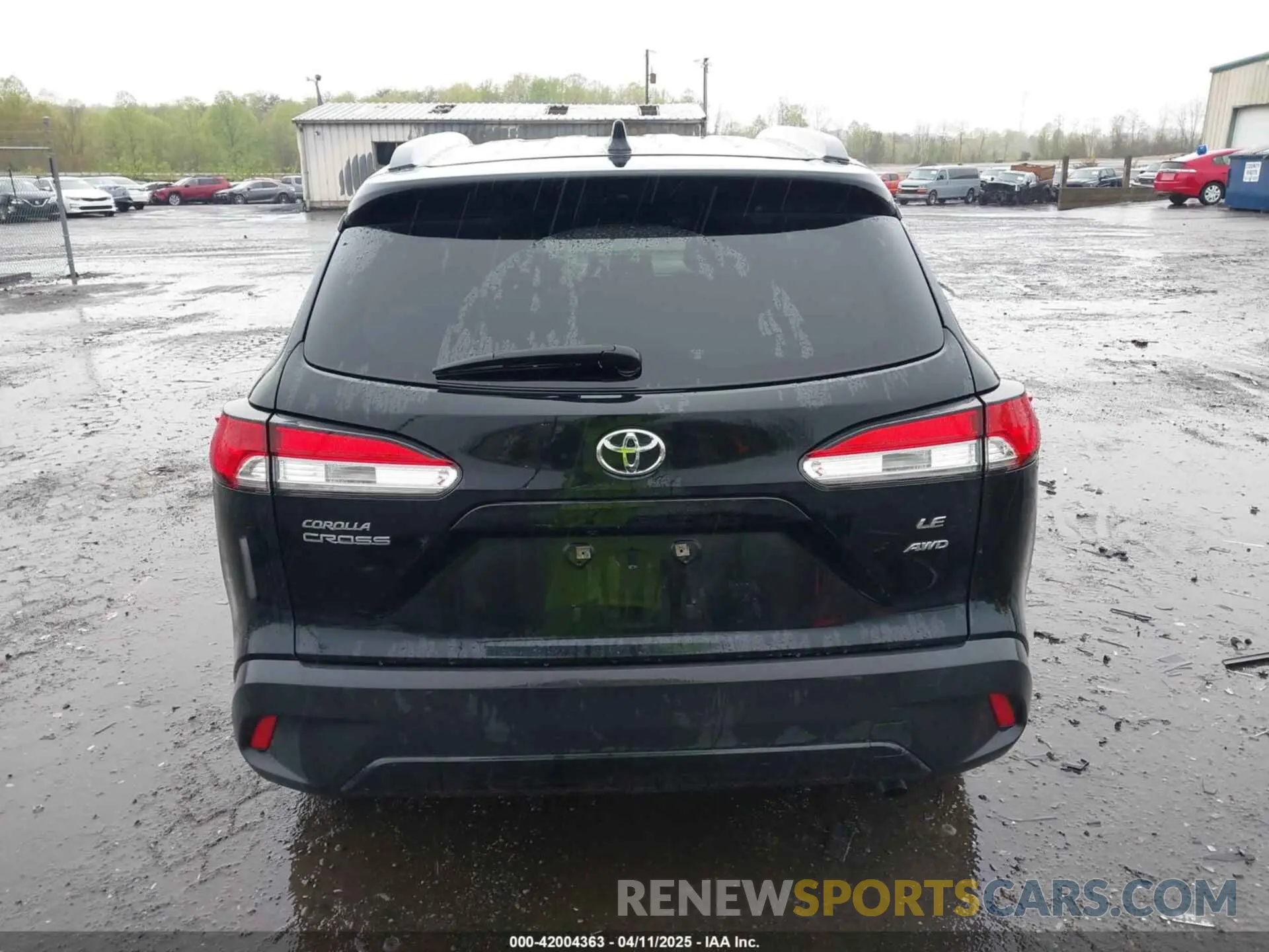 17 Photograph of a damaged car 7MUBAABG1NV024095 TOYOTA COROLLA CROSS 2022