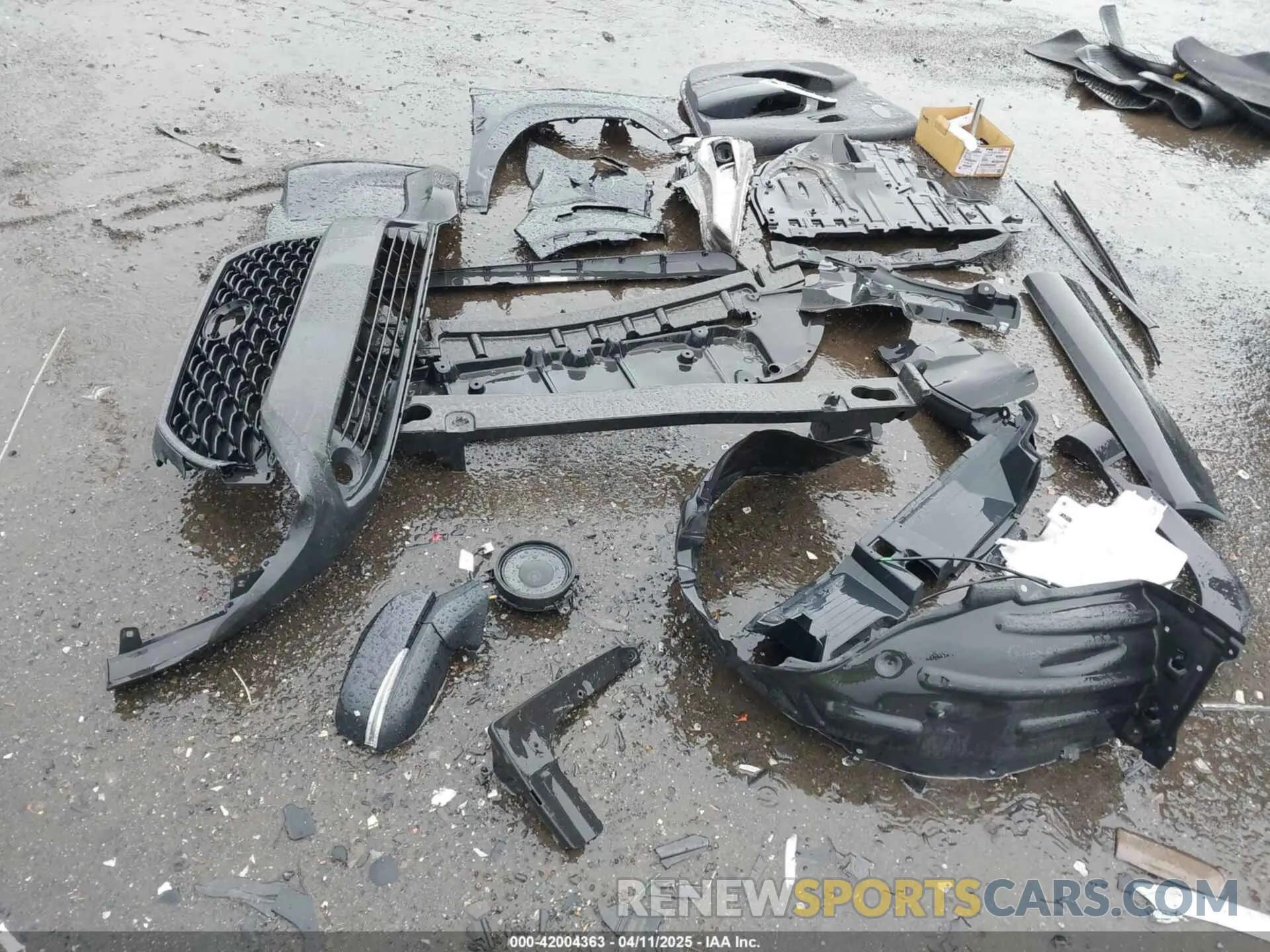 18 Photograph of a damaged car 7MUBAABG1NV024095 TOYOTA COROLLA CROSS 2022