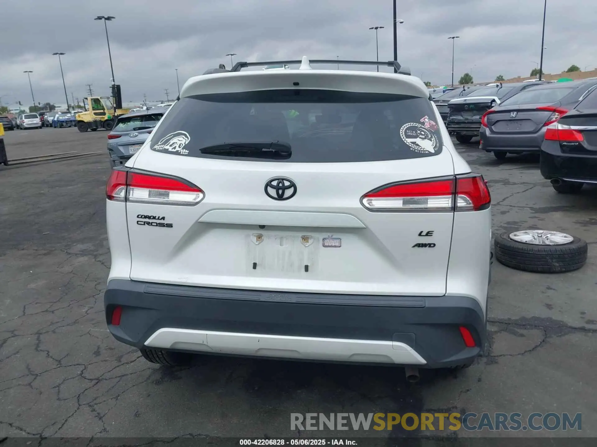 17 Photograph of a damaged car 7MUBAABG2NV030200 TOYOTA COROLLA CROSS 2022