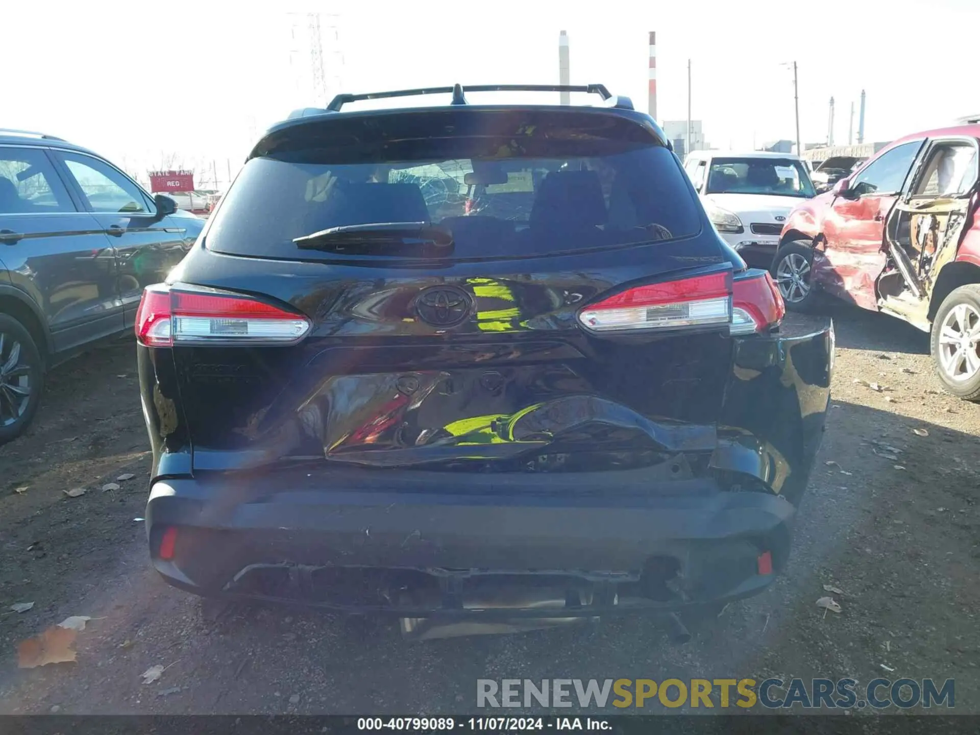 15 Photograph of a damaged car 7MUBAABG4NV003953 TOYOTA COROLLA CROSS 2022