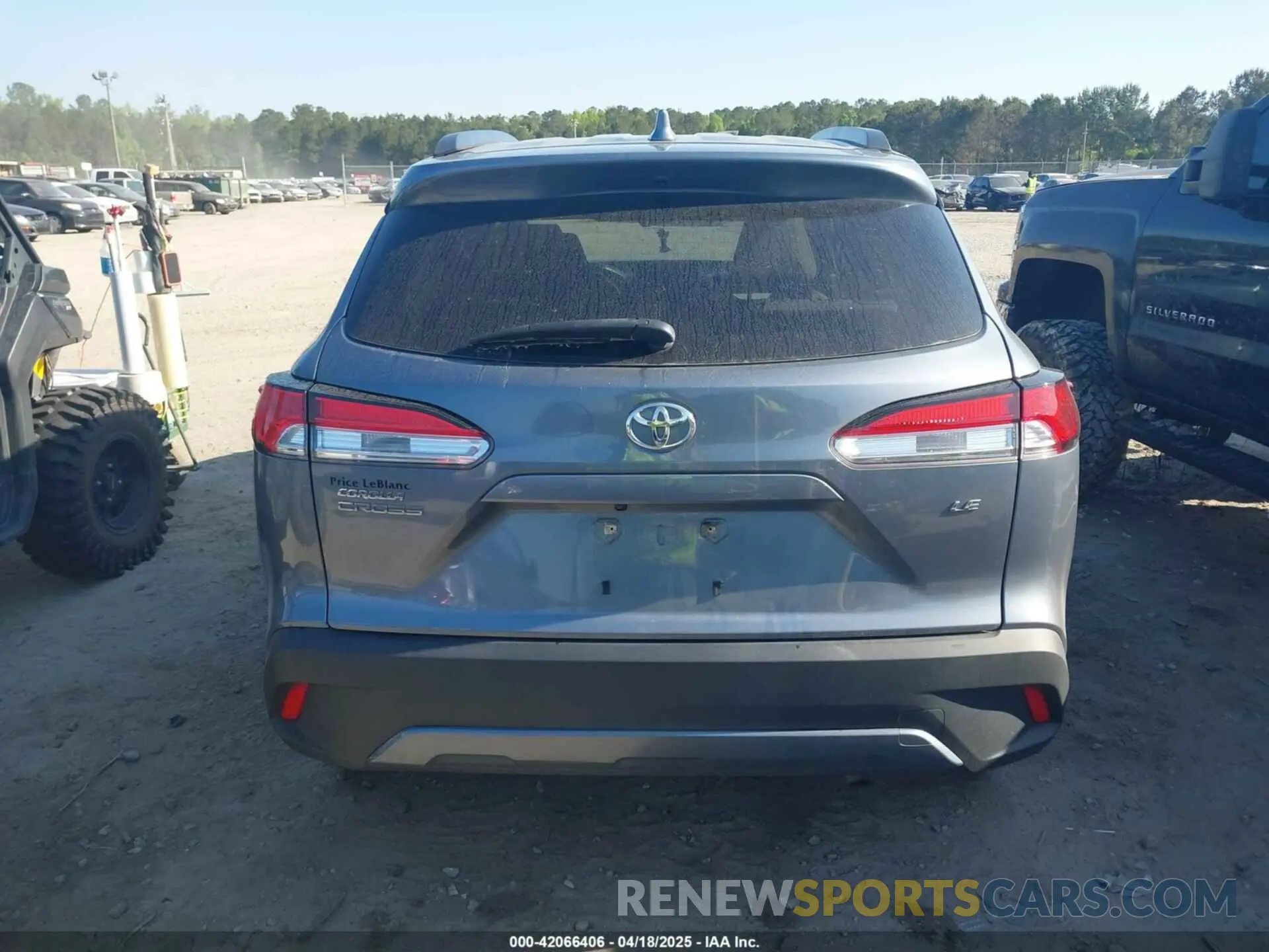 16 Photograph of a damaged car 7MUCAAAG0NV019864 TOYOTA COROLLA CROSS 2022