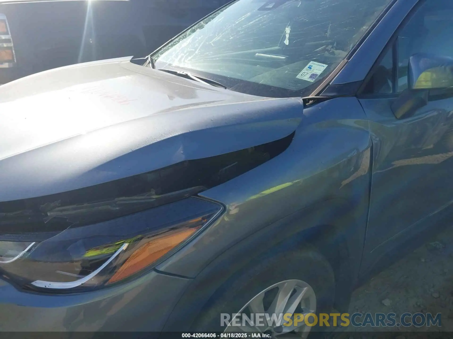6 Photograph of a damaged car 7MUCAAAG0NV019864 TOYOTA COROLLA CROSS 2022