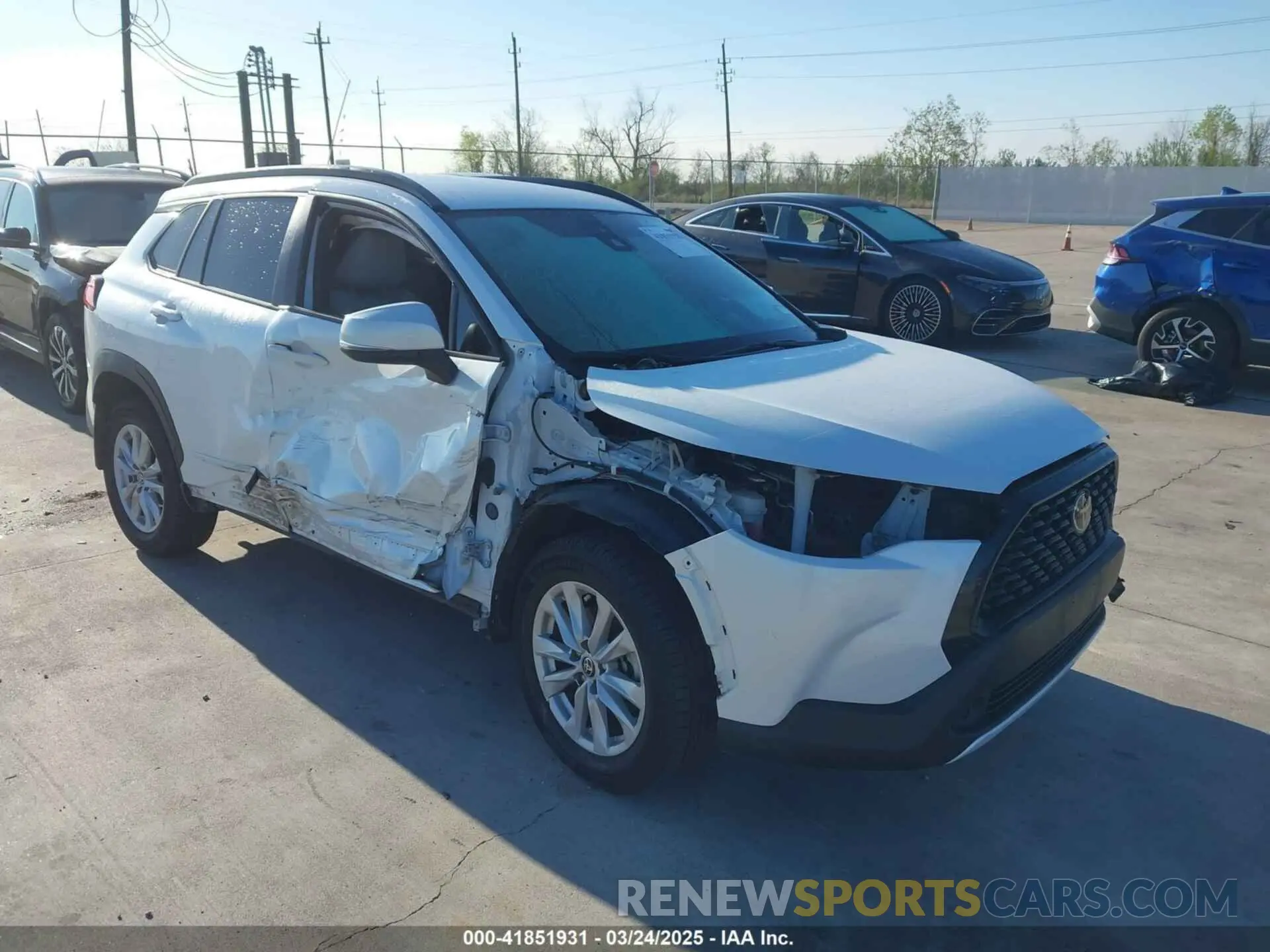 1 Photograph of a damaged car 7MUCAAAG1NV011563 TOYOTA COROLLA CROSS 2022