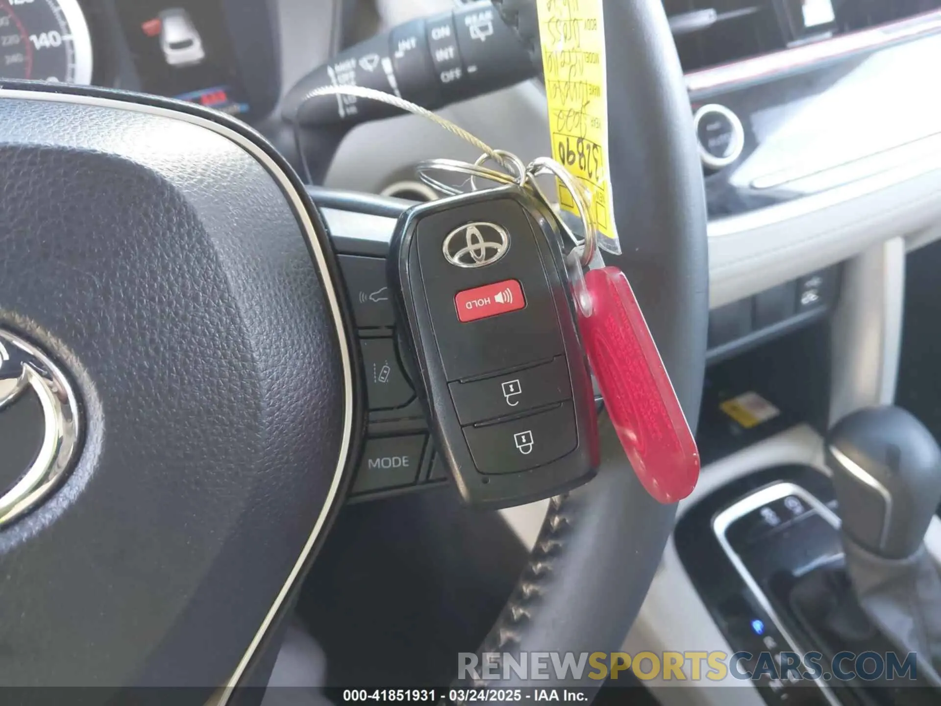 11 Photograph of a damaged car 7MUCAAAG1NV011563 TOYOTA COROLLA CROSS 2022