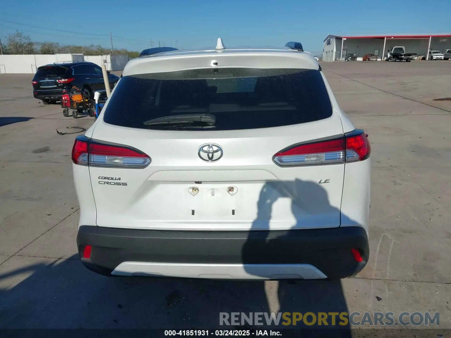 16 Photograph of a damaged car 7MUCAAAG1NV011563 TOYOTA COROLLA CROSS 2022