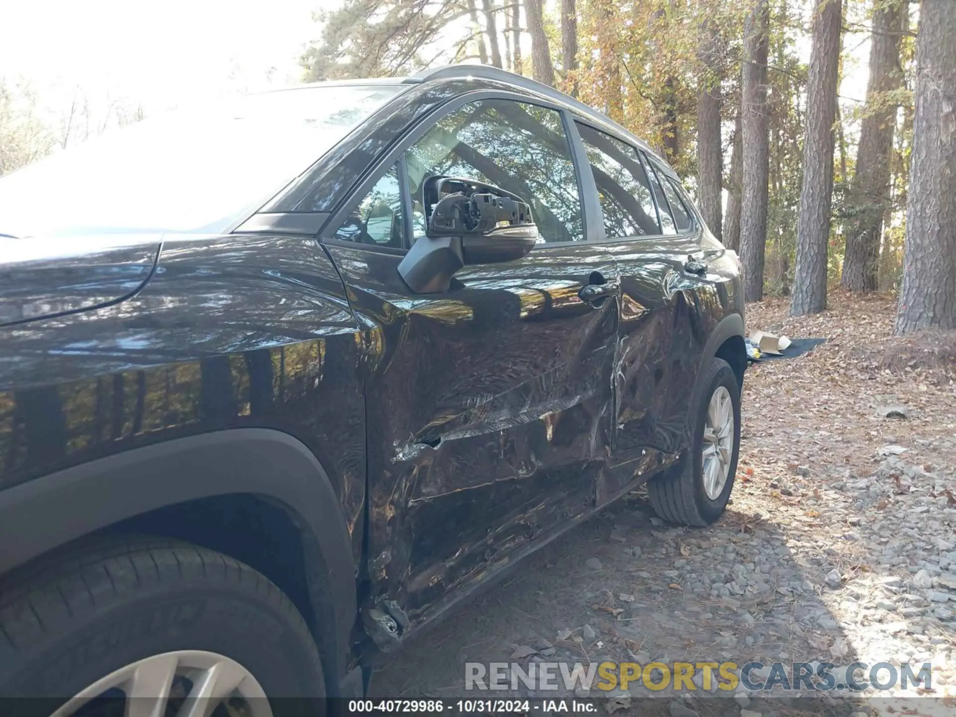6 Photograph of a damaged car 7MUCAAAG2NV032535 TOYOTA COROLLA CROSS 2022