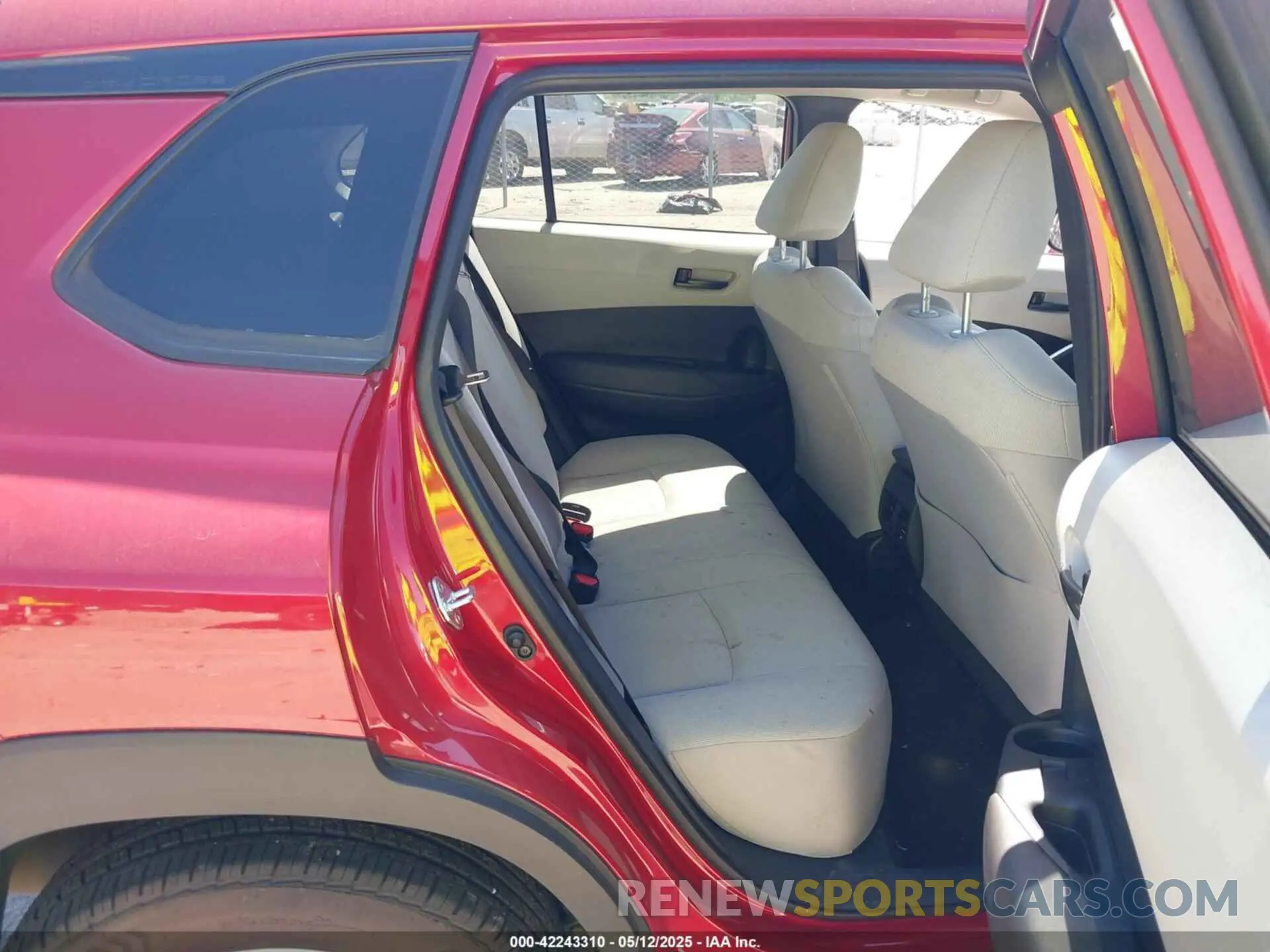 8 Фотография поврежденного автомобиля 7MUCAAAG3NV028977 TOYOTA COROLLA CROSS 2022