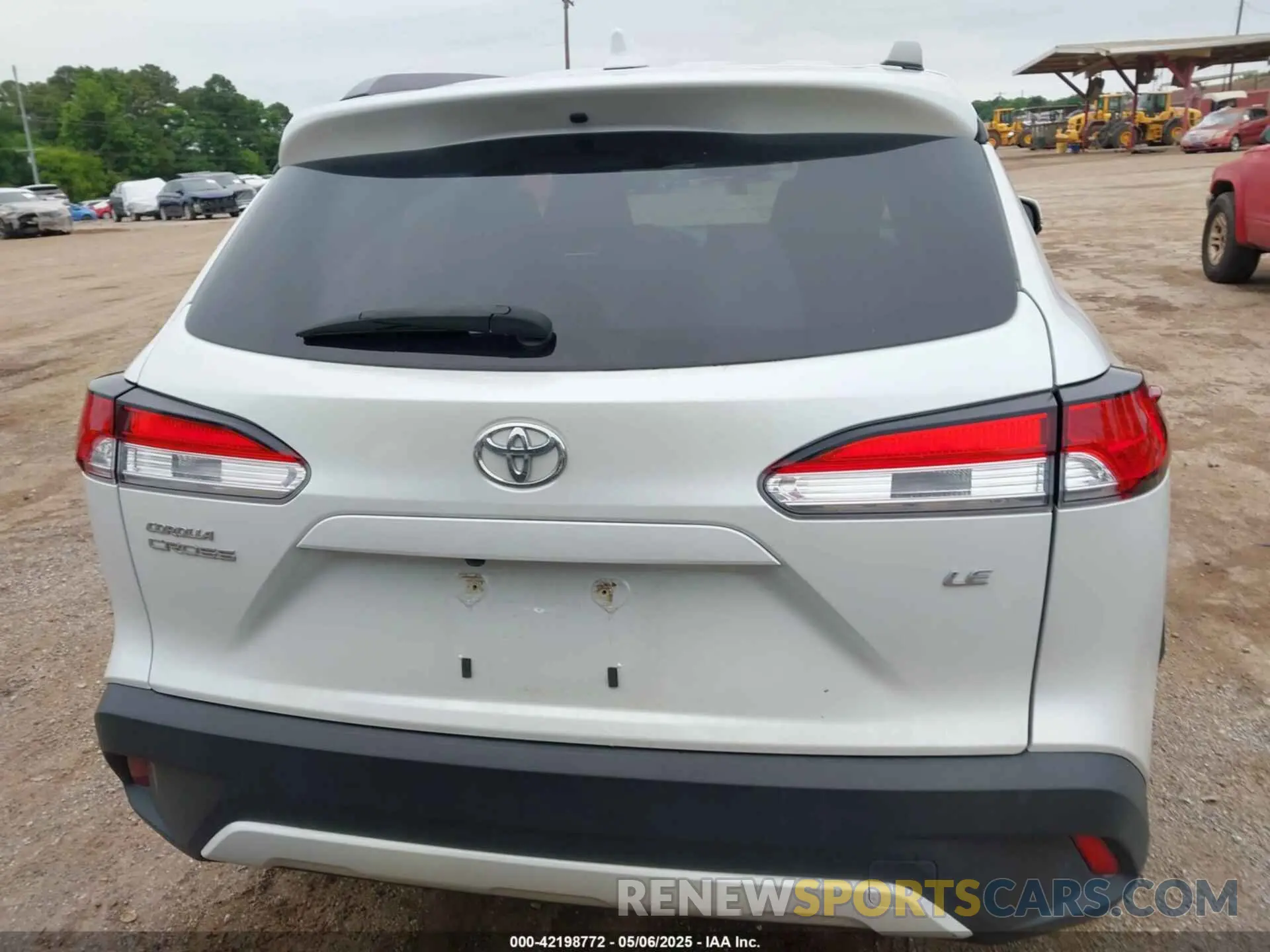 16 Photograph of a damaged car 7MUCAAAG8NV013343 TOYOTA COROLLA CROSS 2022