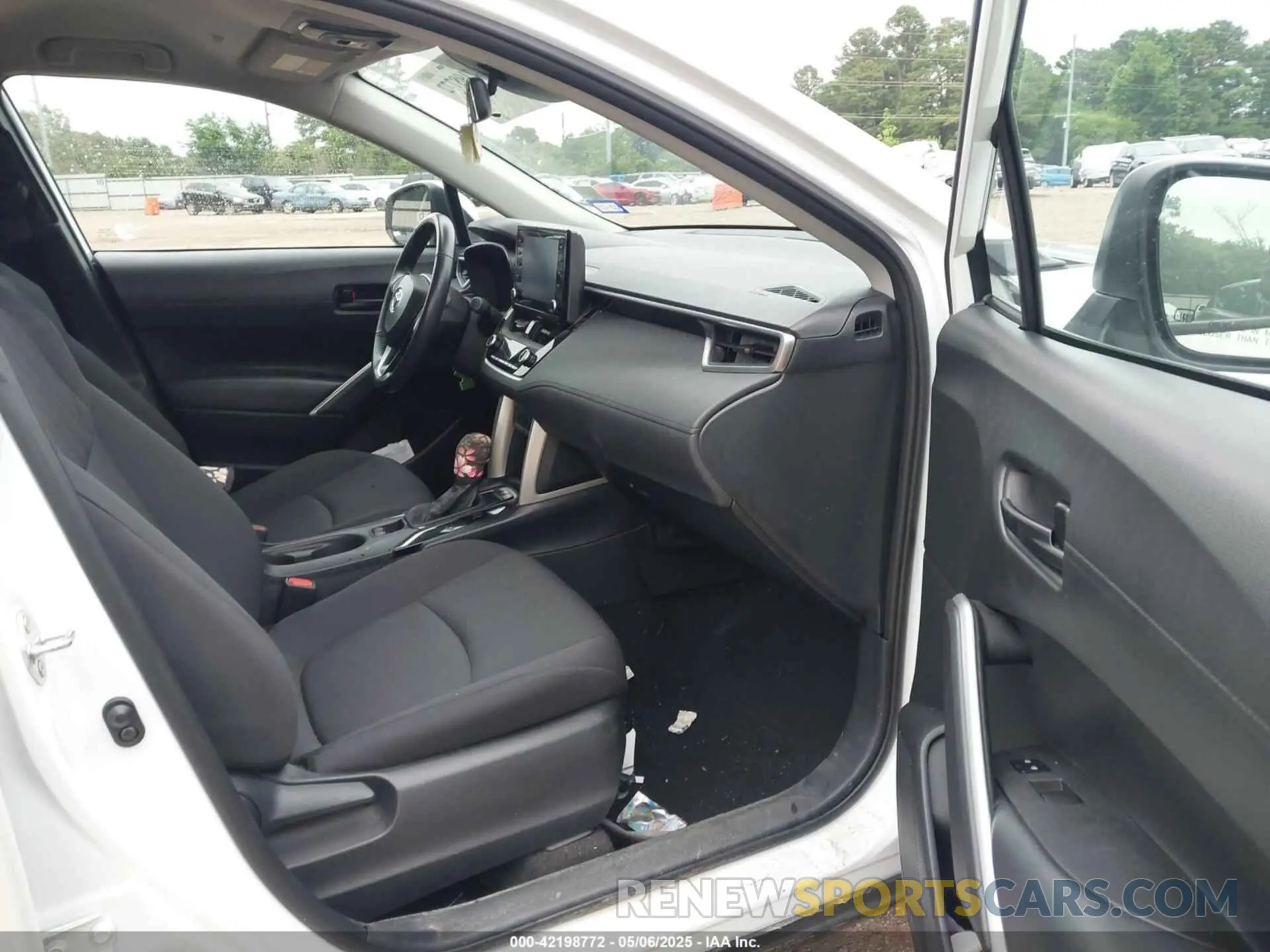 5 Photograph of a damaged car 7MUCAAAG8NV013343 TOYOTA COROLLA CROSS 2022