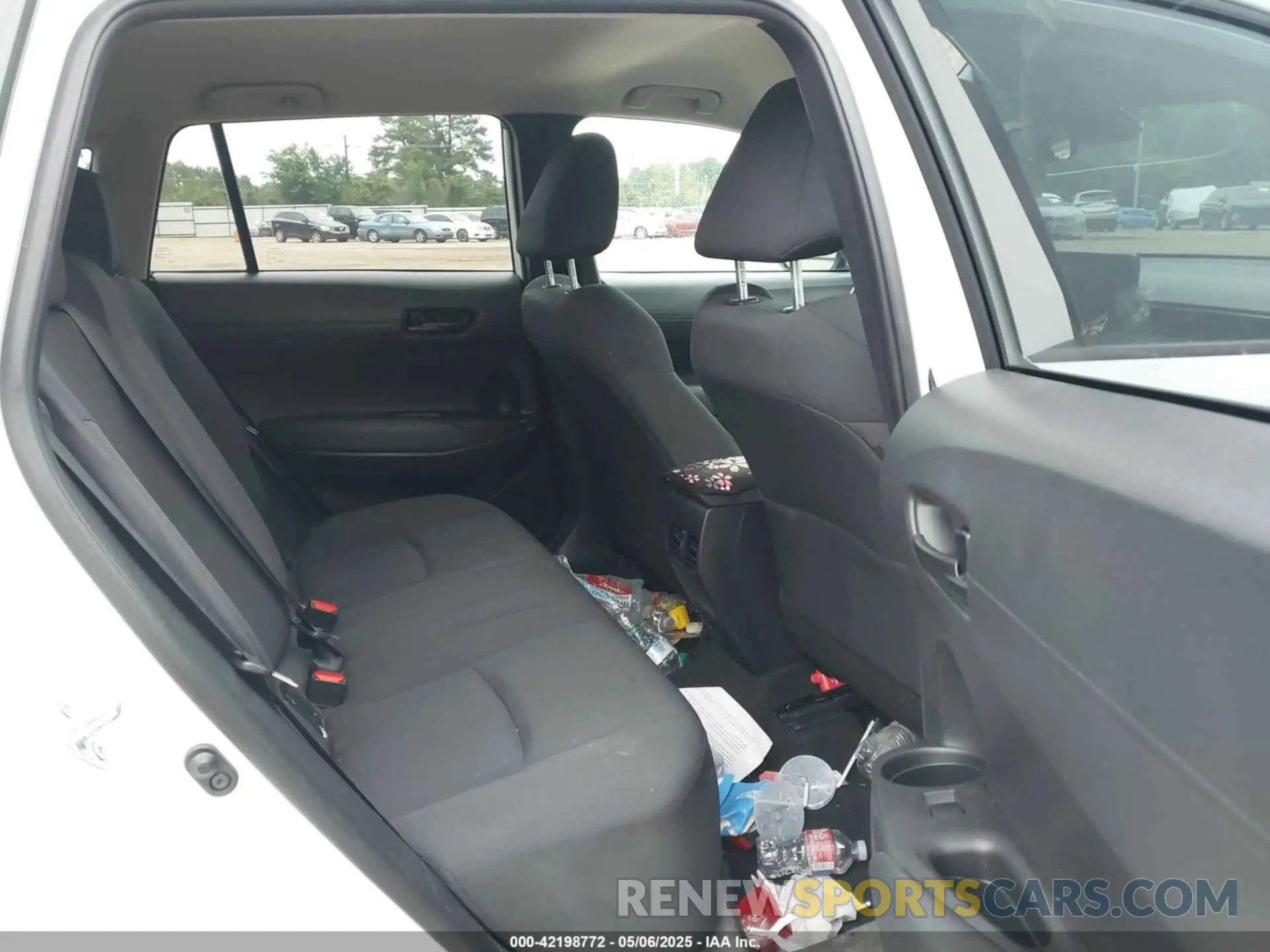 8 Photograph of a damaged car 7MUCAAAG8NV013343 TOYOTA COROLLA CROSS 2022