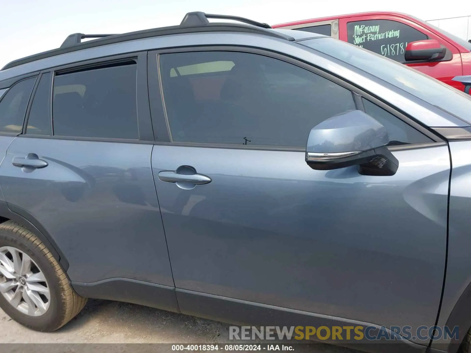 13 Photograph of a damaged car 7MUCAAAGXNV017958 TOYOTA COROLLA CROSS 2022
