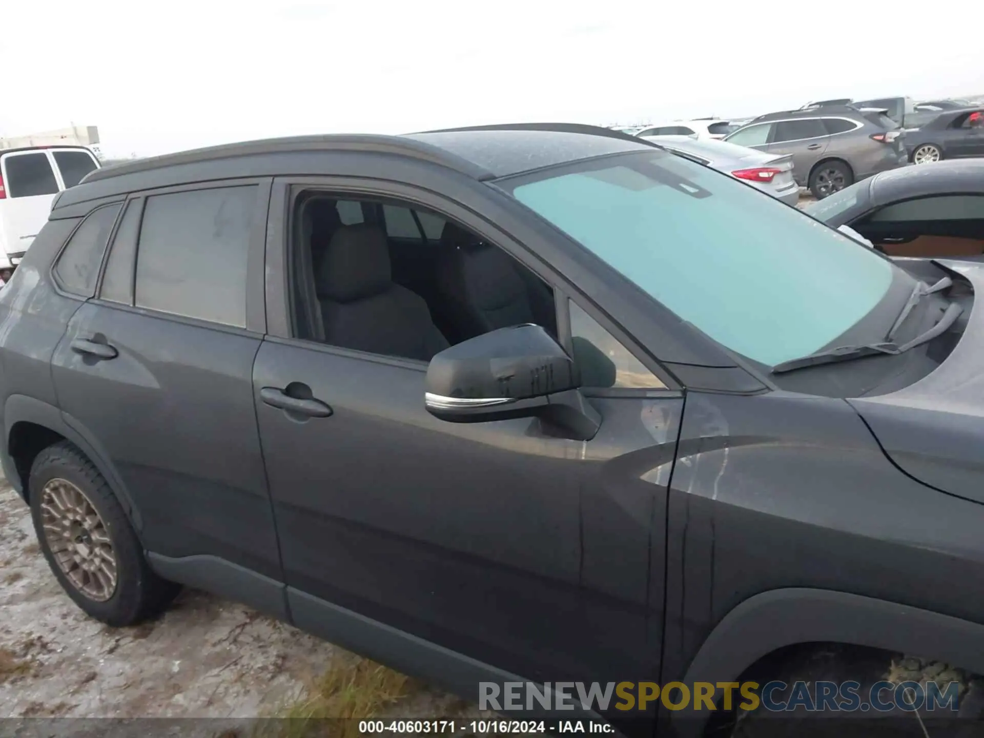14 Photograph of a damaged car 7MUCAABG0NV035805 TOYOTA COROLLA CROSS 2022