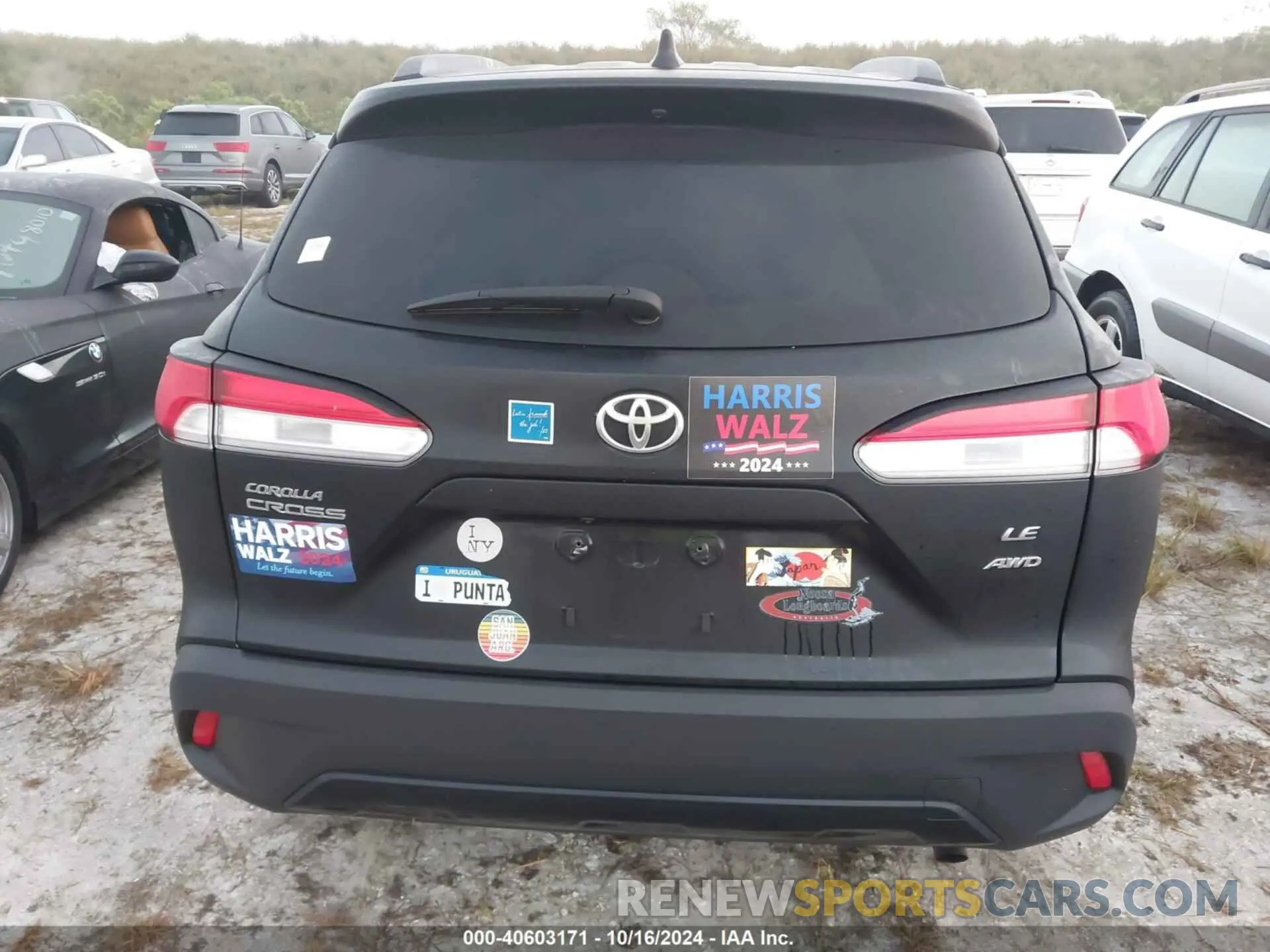 17 Photograph of a damaged car 7MUCAABG0NV035805 TOYOTA COROLLA CROSS 2022