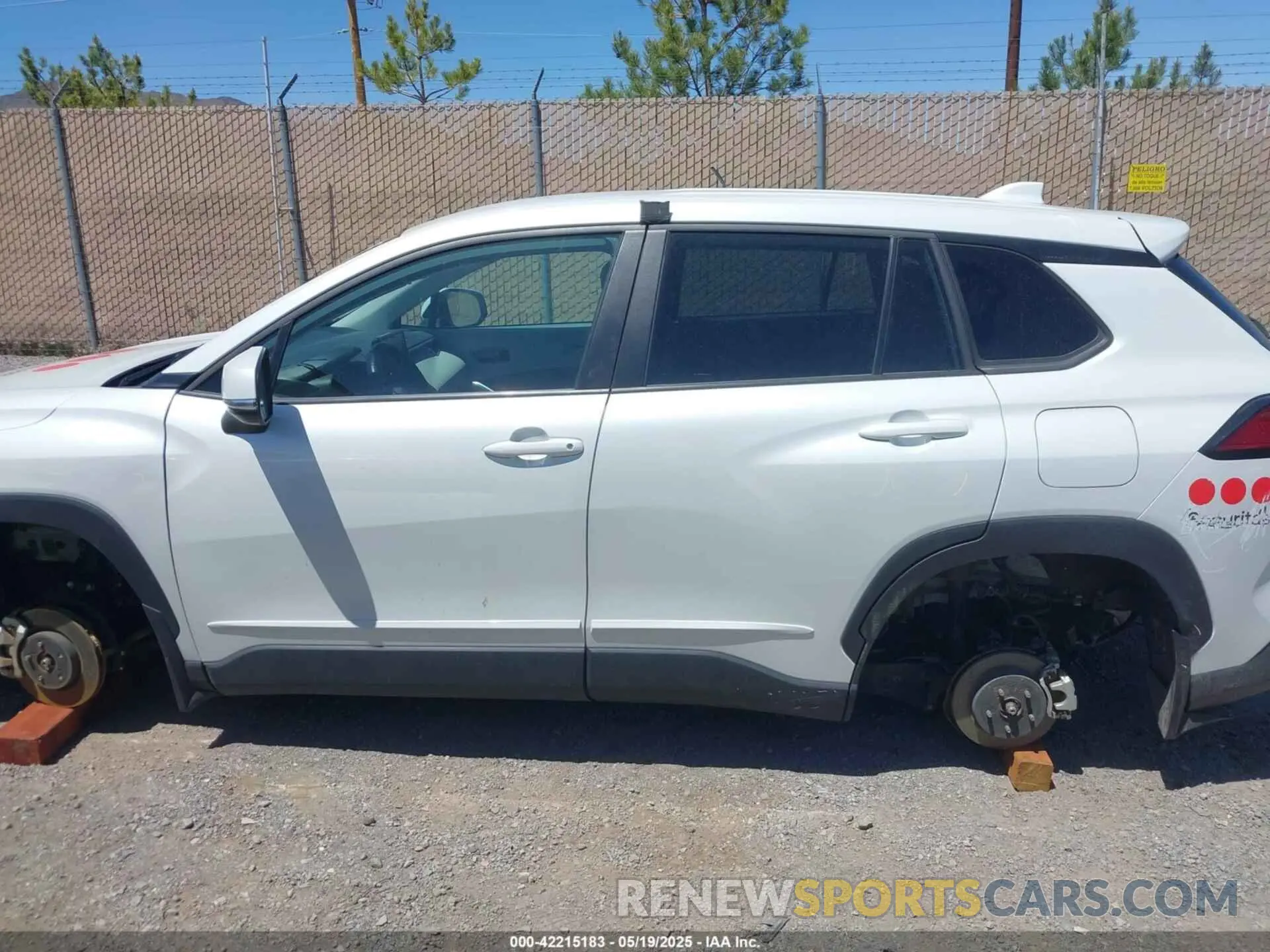 13 Photograph of a damaged car 7MUCAABG5NV036643 TOYOTA COROLLA CROSS 2022